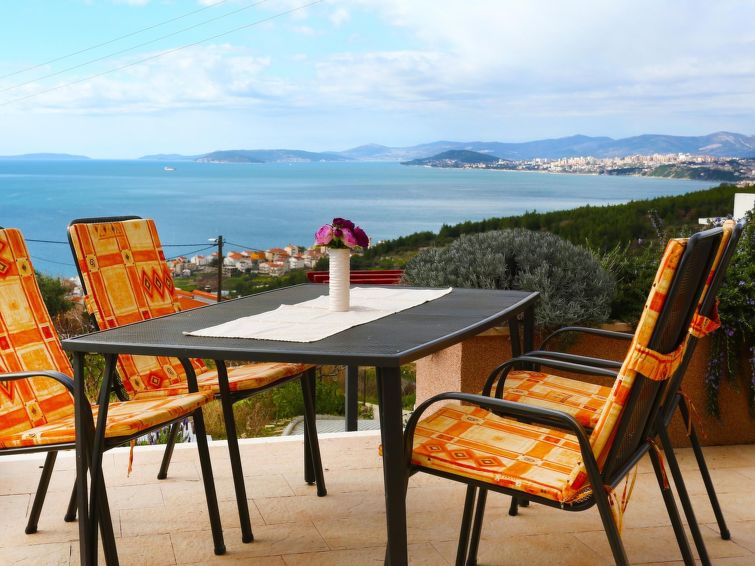 Strandnahe Ferienwohnung Mit Terrasse - Podstrana