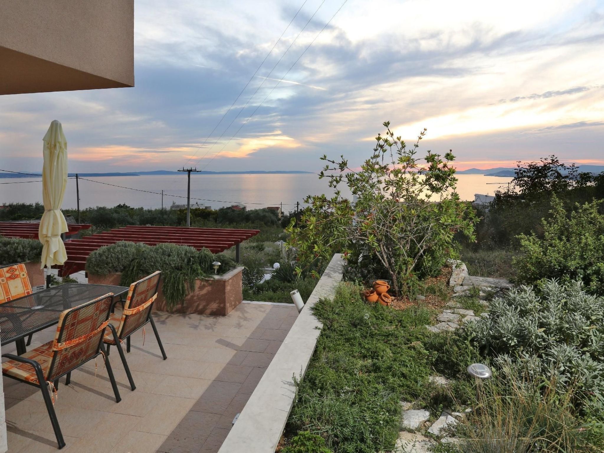 Mit Terrasse und herrlichem Ausblick-Image-tags.info