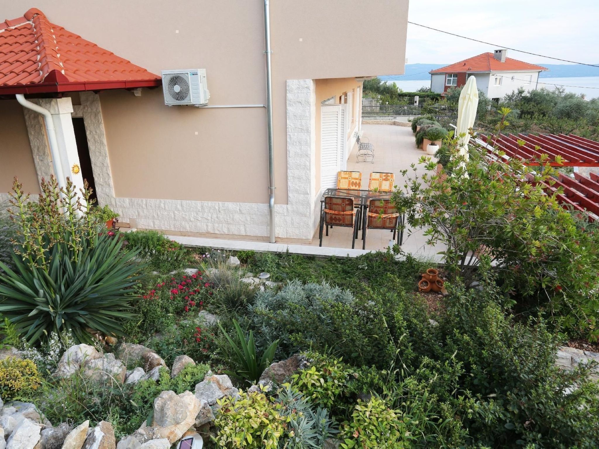 Mit Terrasse und herrlichem Ausblick-Image-tags.info