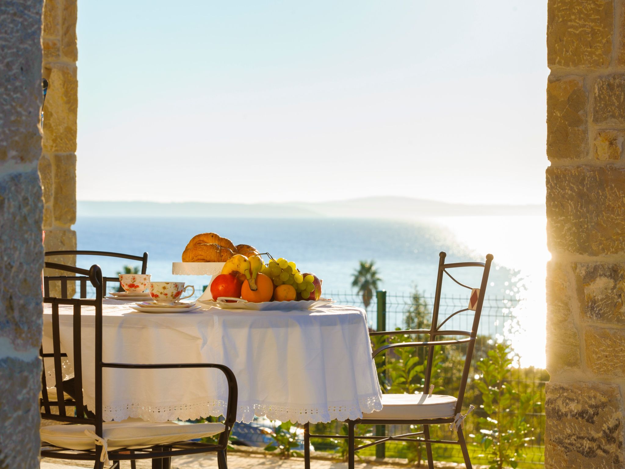 Luxuriöse Steinvilla mit privatem Swimmingpool und herrlichem Meerblick-Drinnen