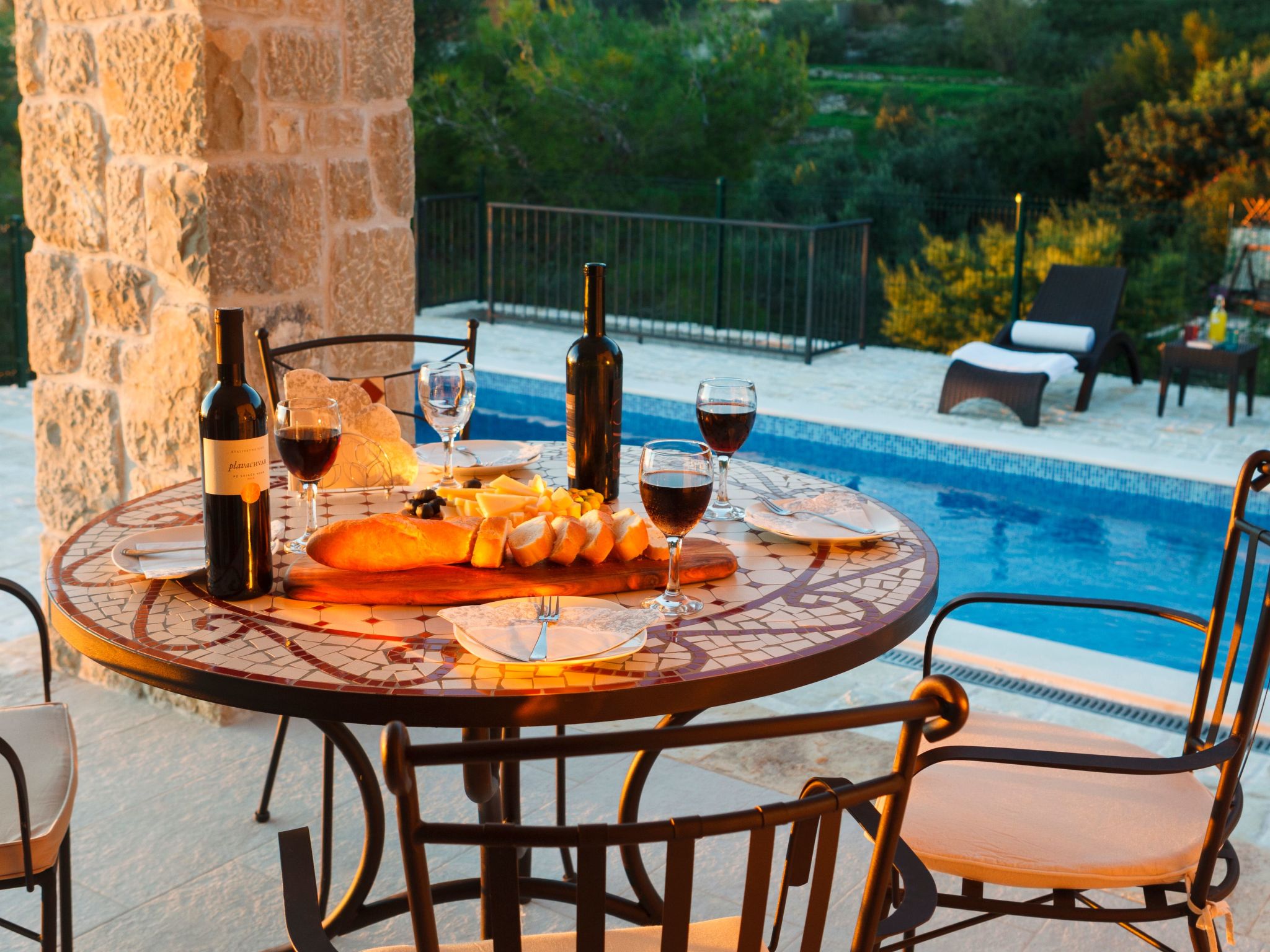 Luxuriöse Steinvilla mit privatem Swimmingpool und herrlichem Meerblick-Drinnen