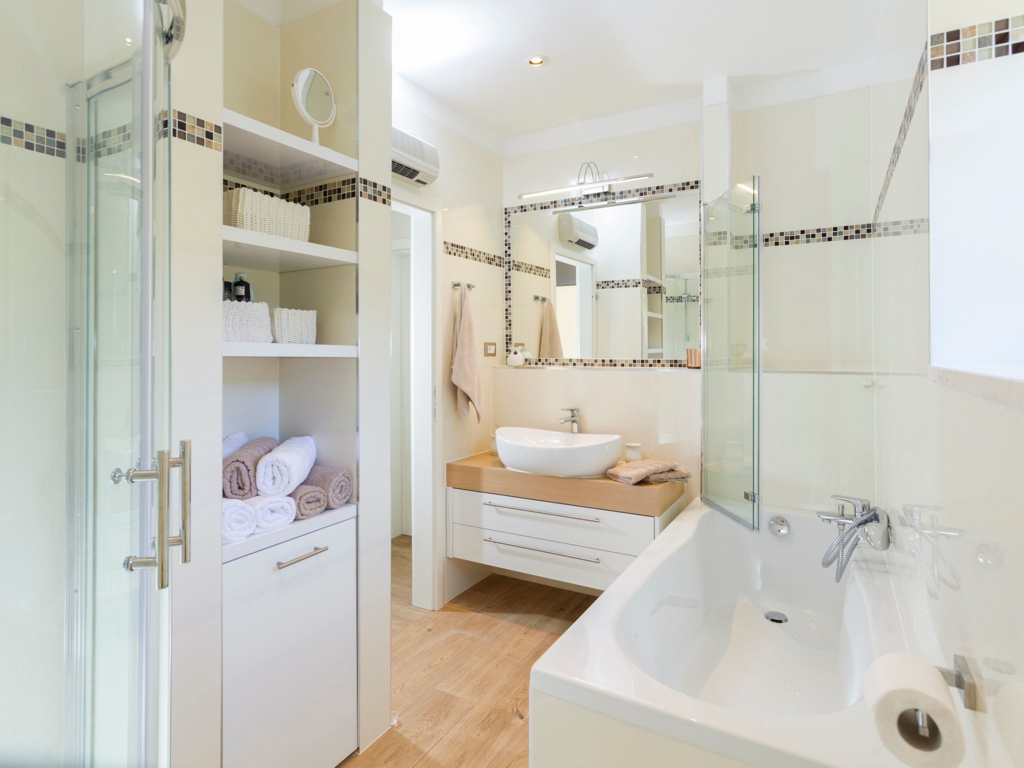 Luxuriöse Steinvilla mit privatem Swimmingpool und herrlichem Meerblick-Drinnen