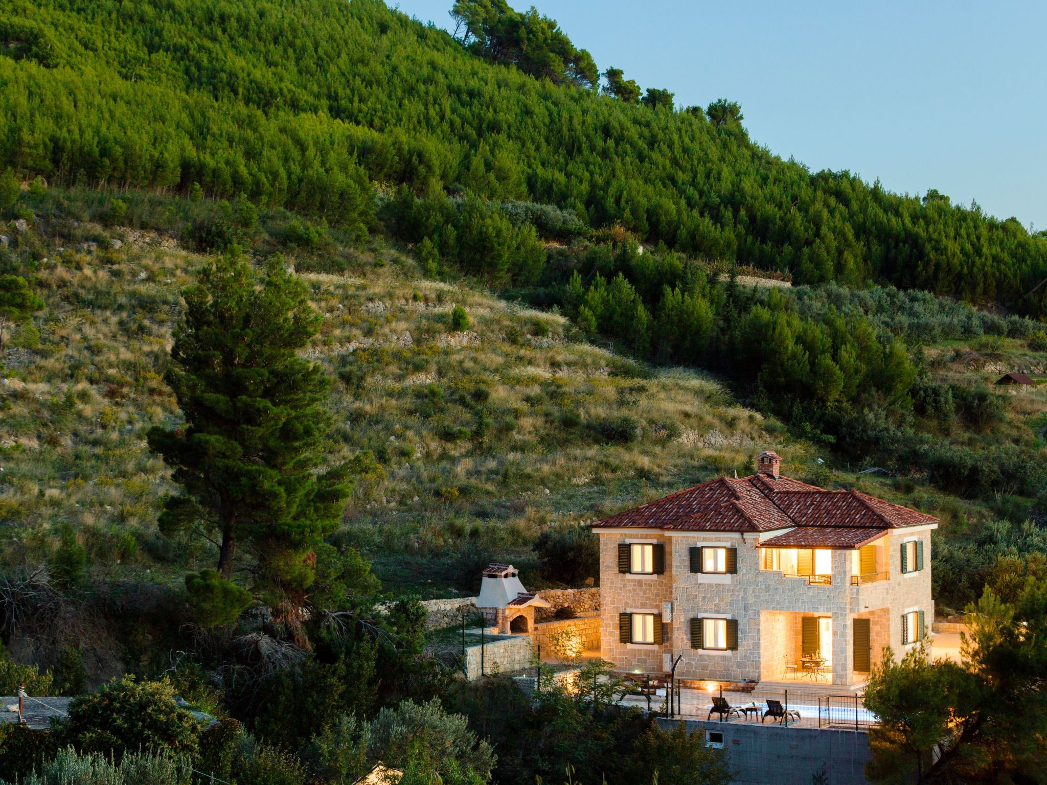 Luxuriöse Steinvilla mit privatem Swimmingpool und herrlichem Meerblick-Drinnen