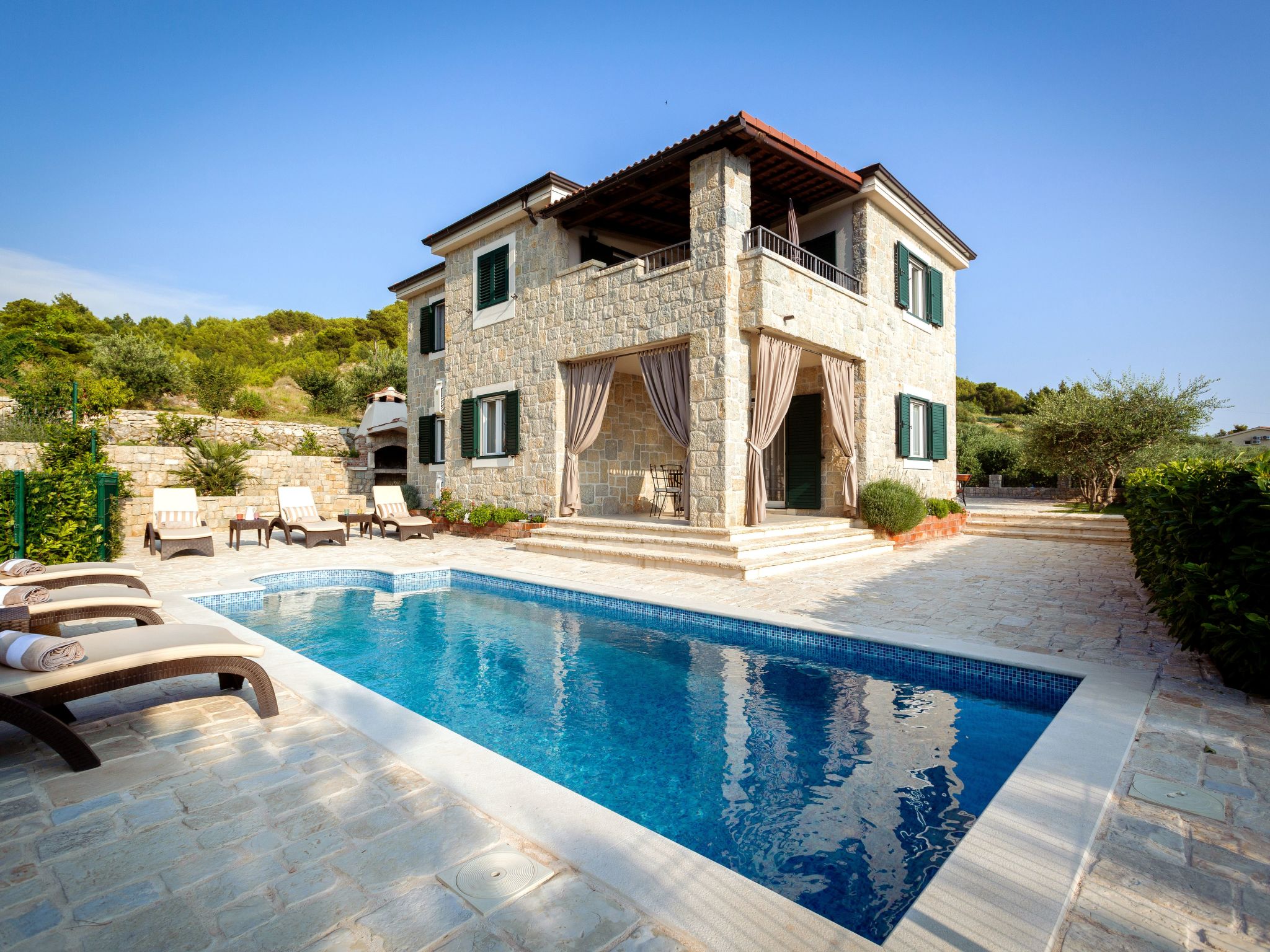Luxuriöse Steinvilla mit privatem Swimmingpool und herrlichem Meerblick-Drinnen