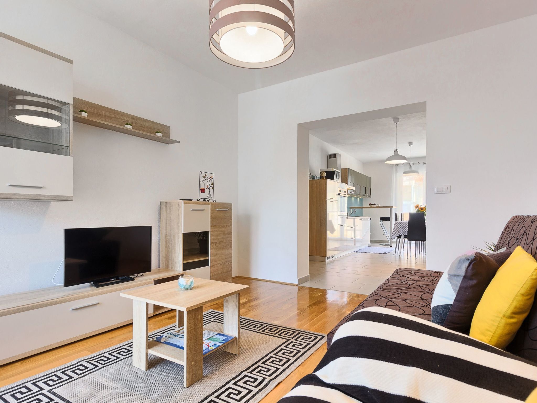 "Split Area Apartment"-Dedans