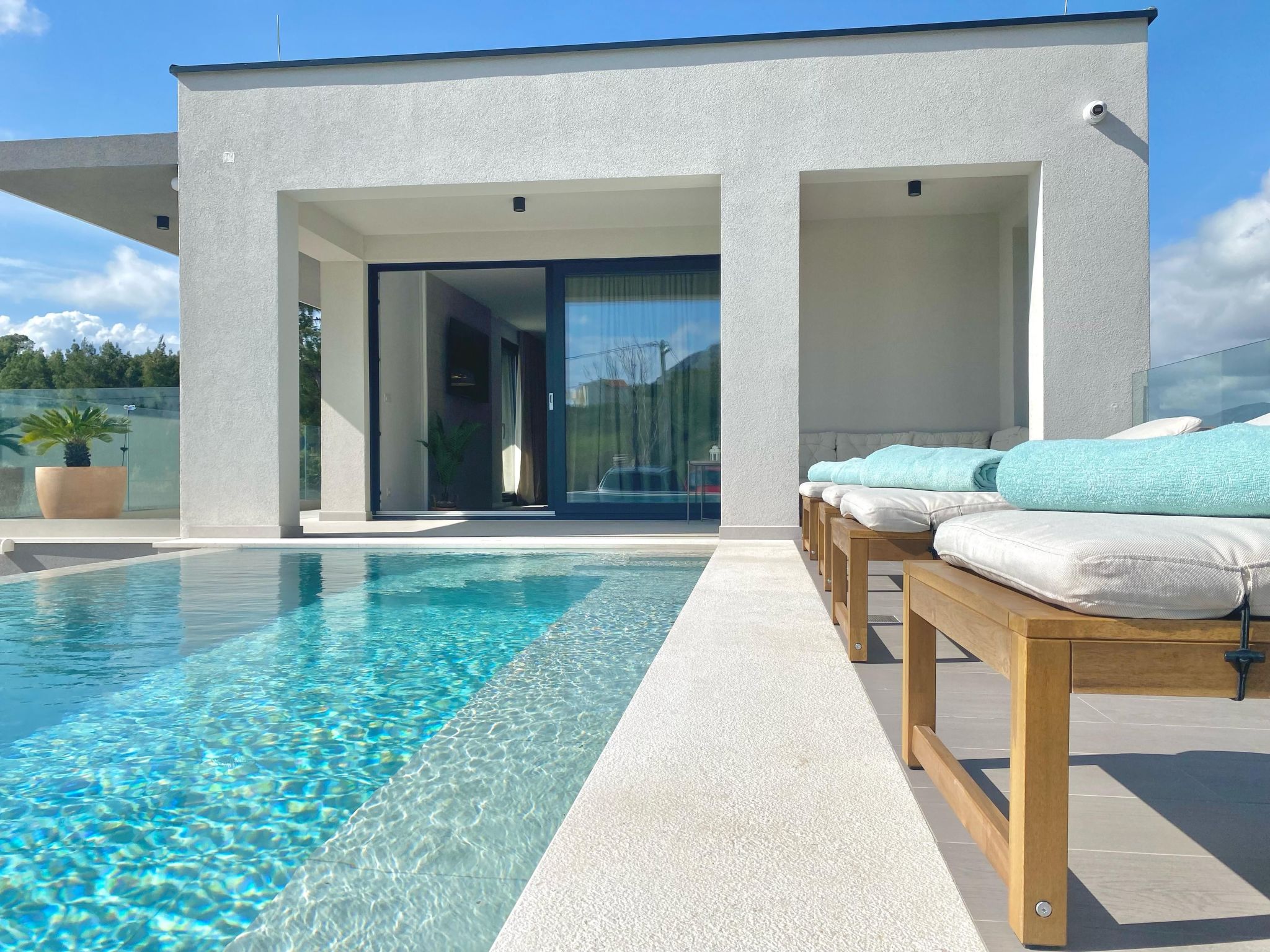 Villa mit beheiztem Infinity-Pool und Massagedüsen-Dedans
