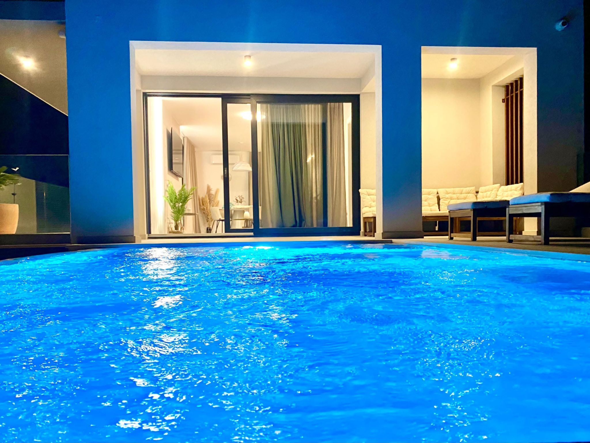 Villa mit beheiztem Infinity-Pool und Massagedüsen-Dedans