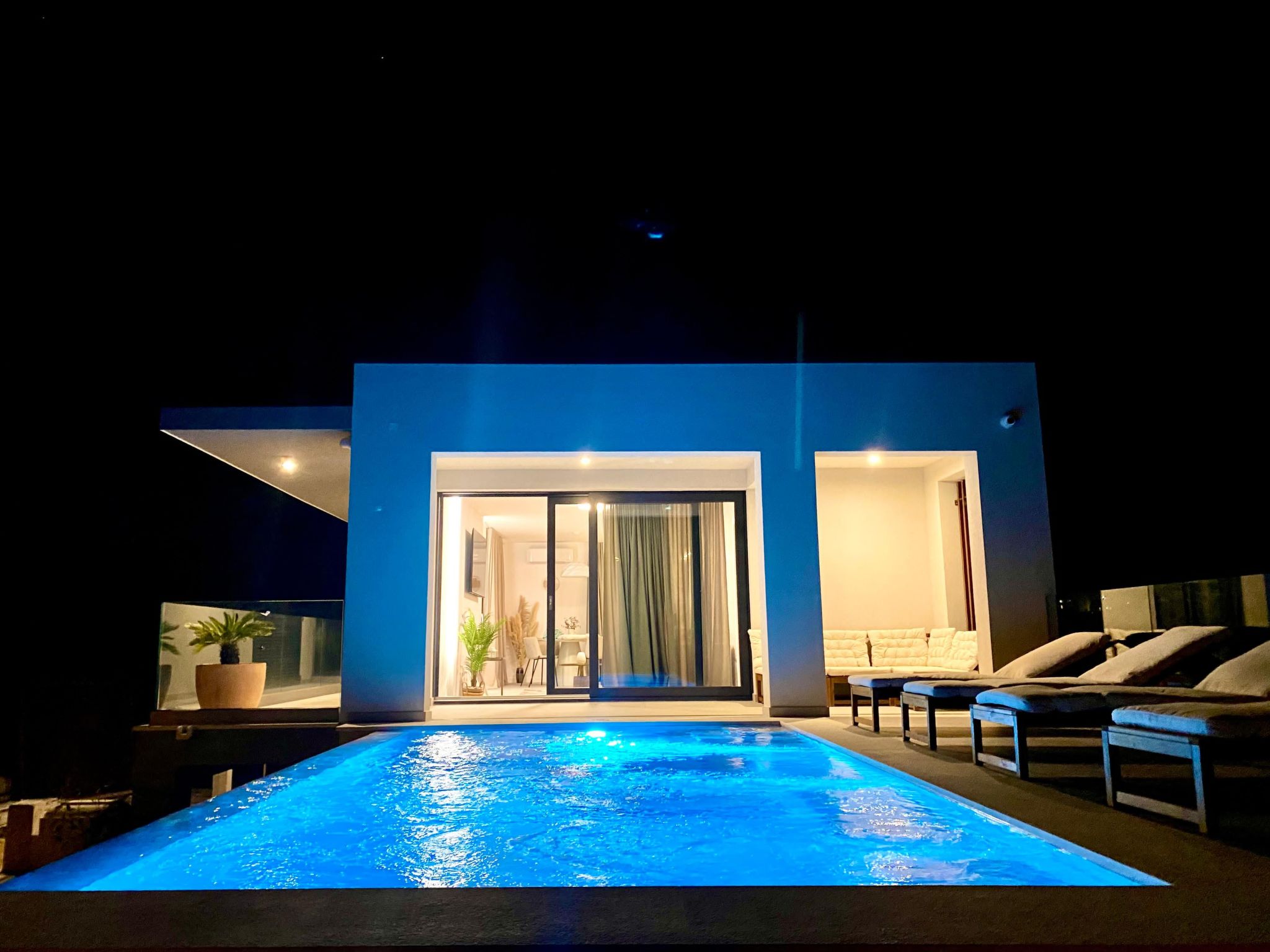 Villa mit beheiztem Infinity-Pool und Massagedüsen-Dedans