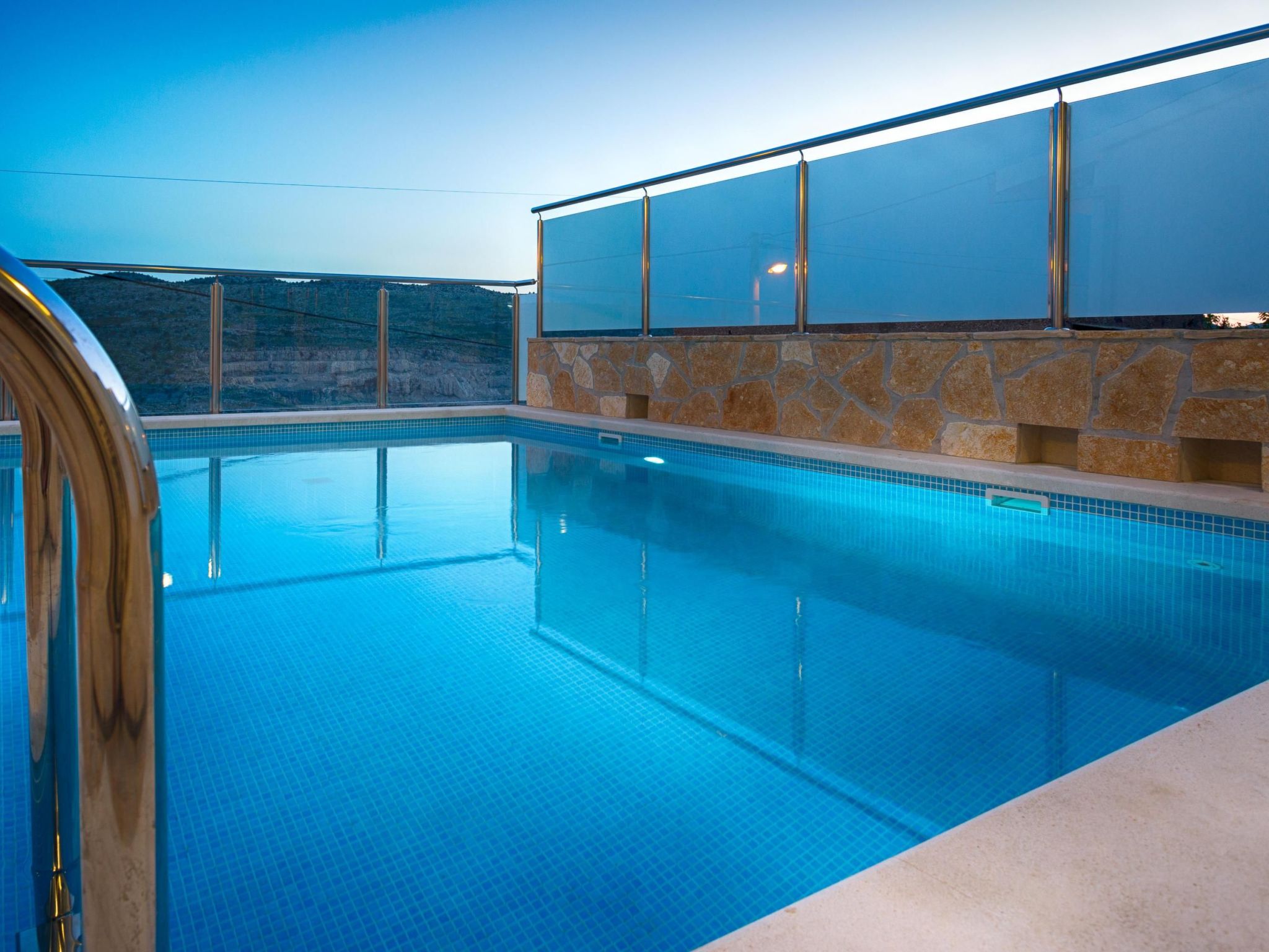 In Srinjine mit Privatem Pool-Image-tags.info