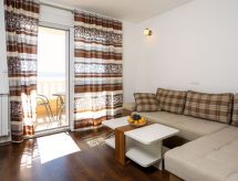 Knus appartement in Dugi Rat met grote terras en gedeeld zwembad, 50m van zee - thumbnail 2