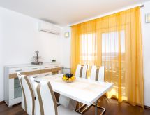 Strandappartement in Dugi Rat met royale privéterras - thumbnail 3