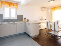 Strandappartement in Dugi Rat met royale privéterras - thumbnail 6