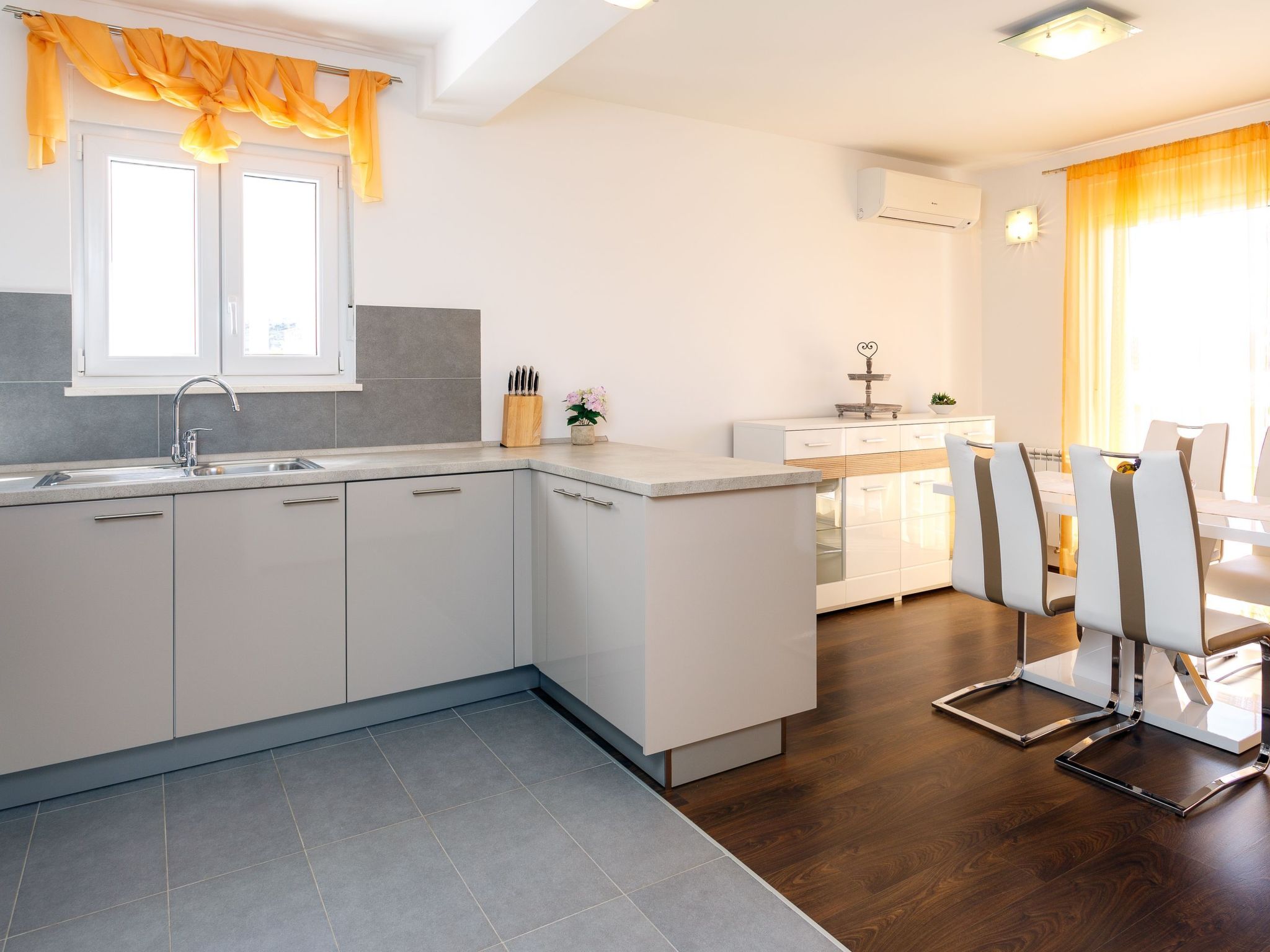 In Dugi Rat mit Großer Terrasse-Image-tags.info