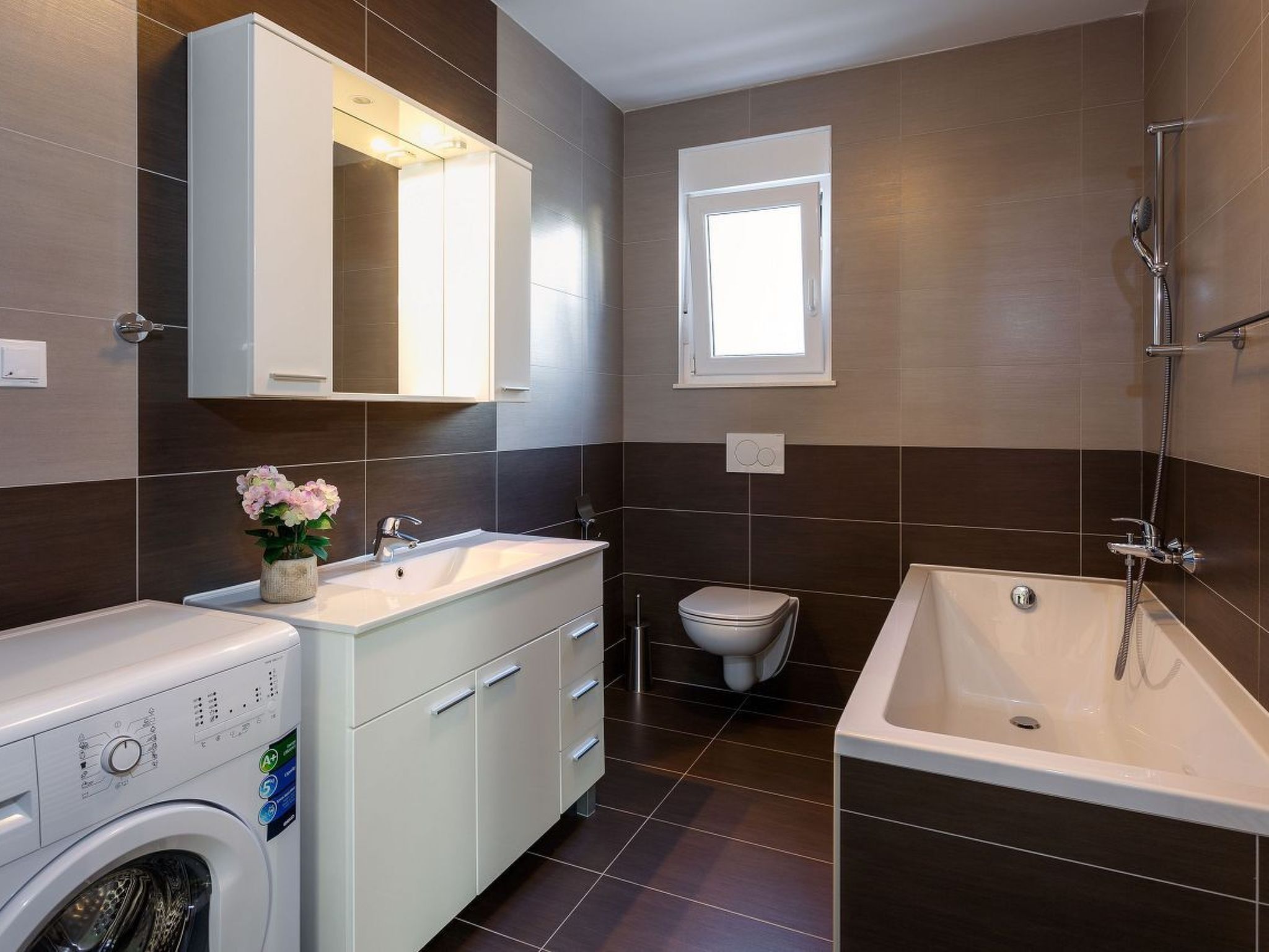 Appartement in Dugi Rat mit Großer Terrasse-Image-tags.info