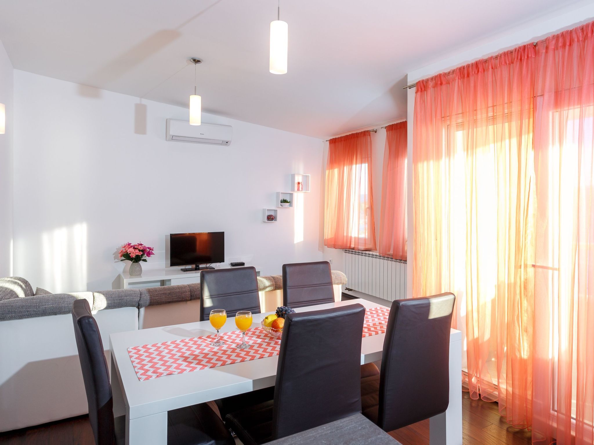 Wohnung in Dugi Rat mit Großer Terrasse