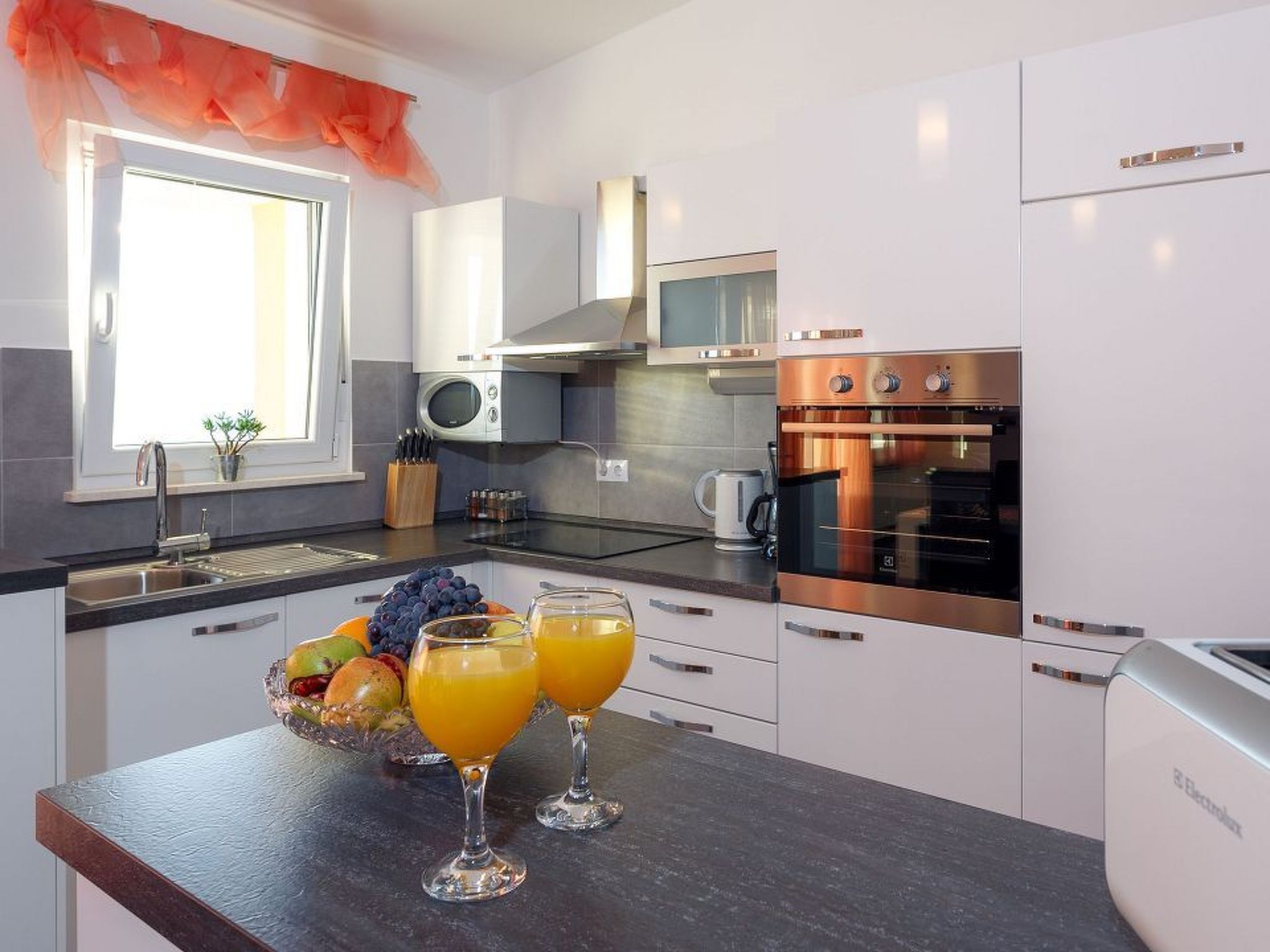 Wohnung in Dugi Rat mit Großer Terrasse-Image-tags.info