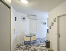 Zonnig appartement vlakbij zee en strand in Omiš - thumbnail 6