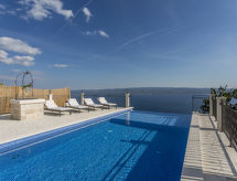 Villa Nareste: Gerenoveerde zeezichtvilla met verwarmd zwembad in Omiš - thumbnail 2