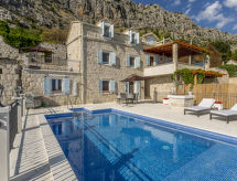 Villa Nareste: Gerenoveerde zeezichtvilla met verwarmd zwembad in Omiš - thumbnail 1