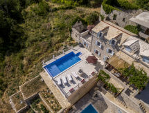 Villa Nareste: Gerenoveerde zeezichtvilla met verwarmd zwembad in Omiš - thumbnail 5