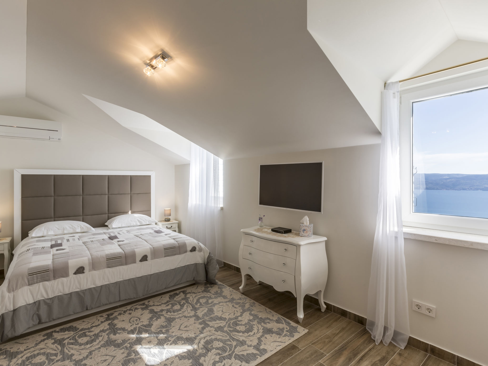 Villa Nareste: Gerenoveerde zeezichtvilla met verwarmd zwembad in Omiš - foto 4