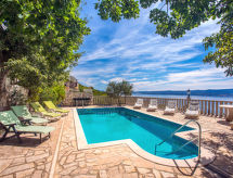 Villa Jolie Amazing Stone: Ruim vakantiehuis met zwembad en zeezicht bij Omiš - thumbnail 5