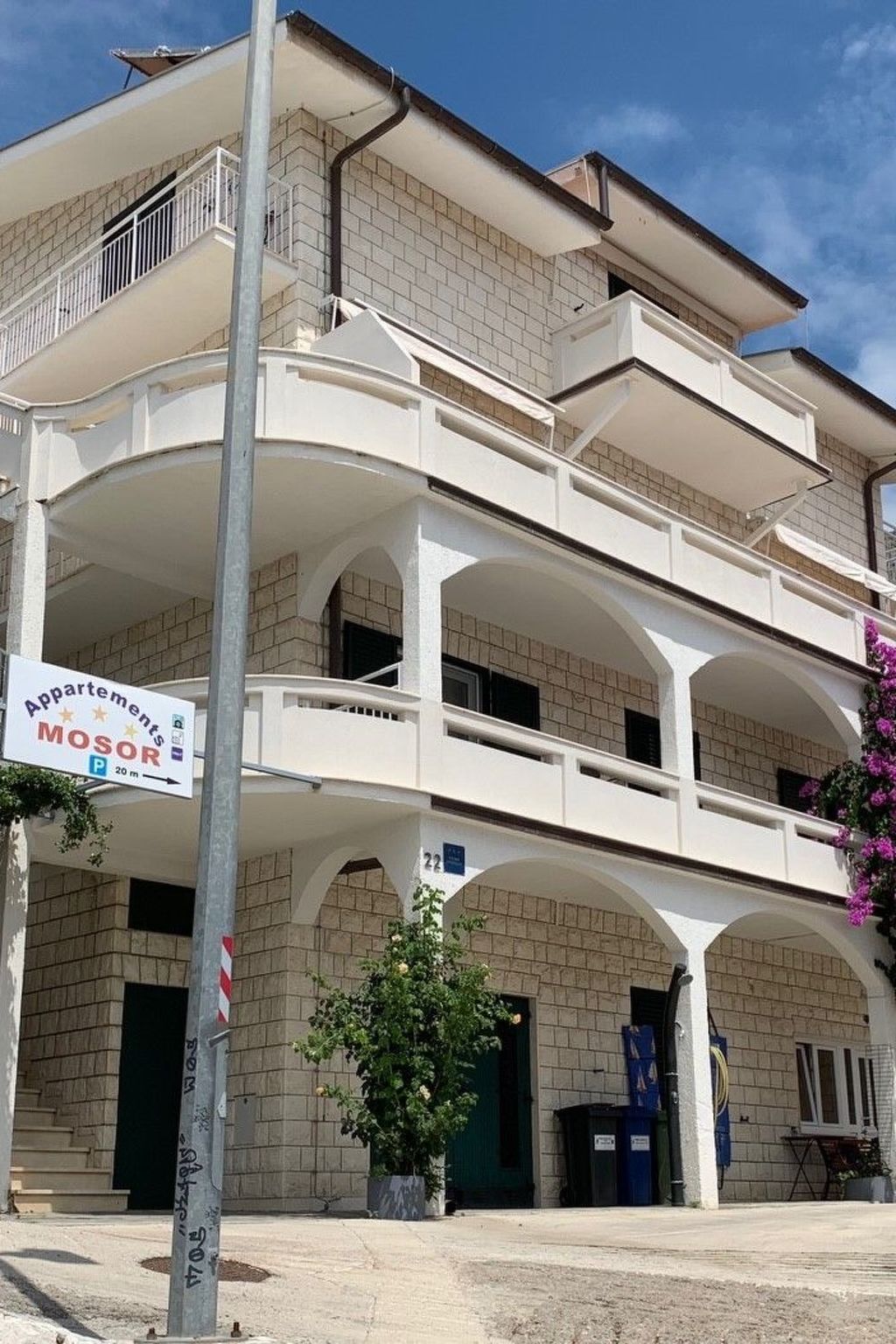 Schöne Wohnung in Duće mit Großem Balkon