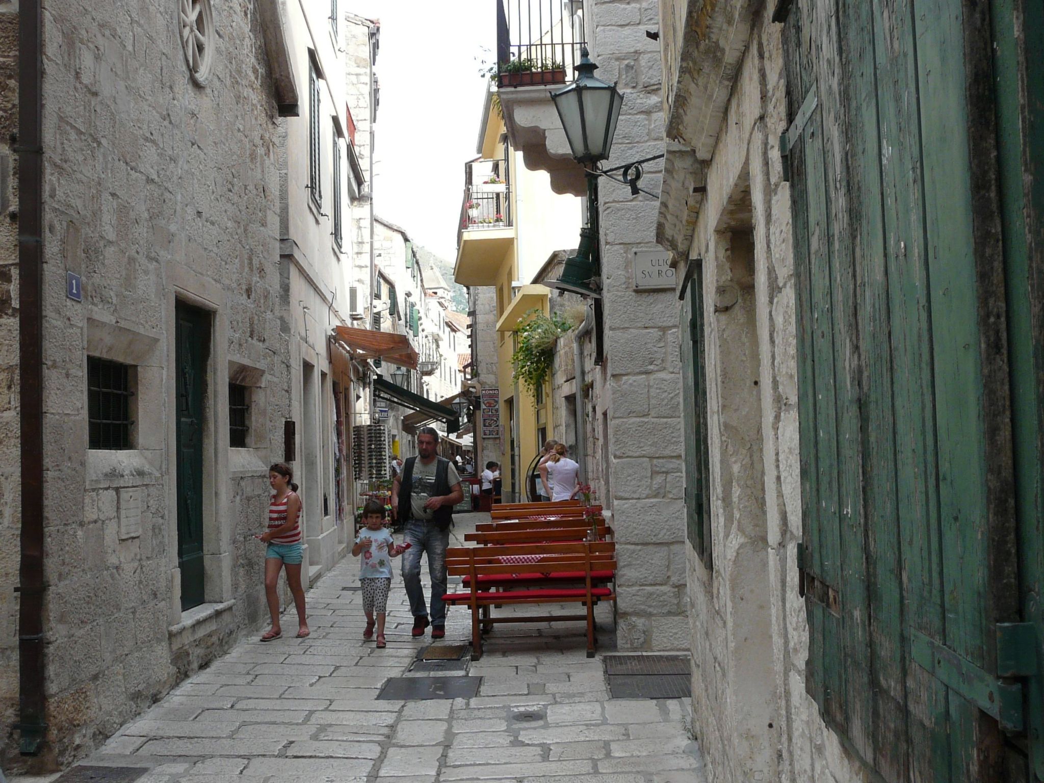Schöne Wohnung in Duće mit Großem Balkon-Outside