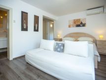 Zonnig appartement met grote balkon dichtbij zee in Duće - thumbnail 4
