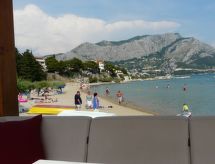 Zonnig appartement met grote balkon dichtbij zee in Duće - thumbnail 1