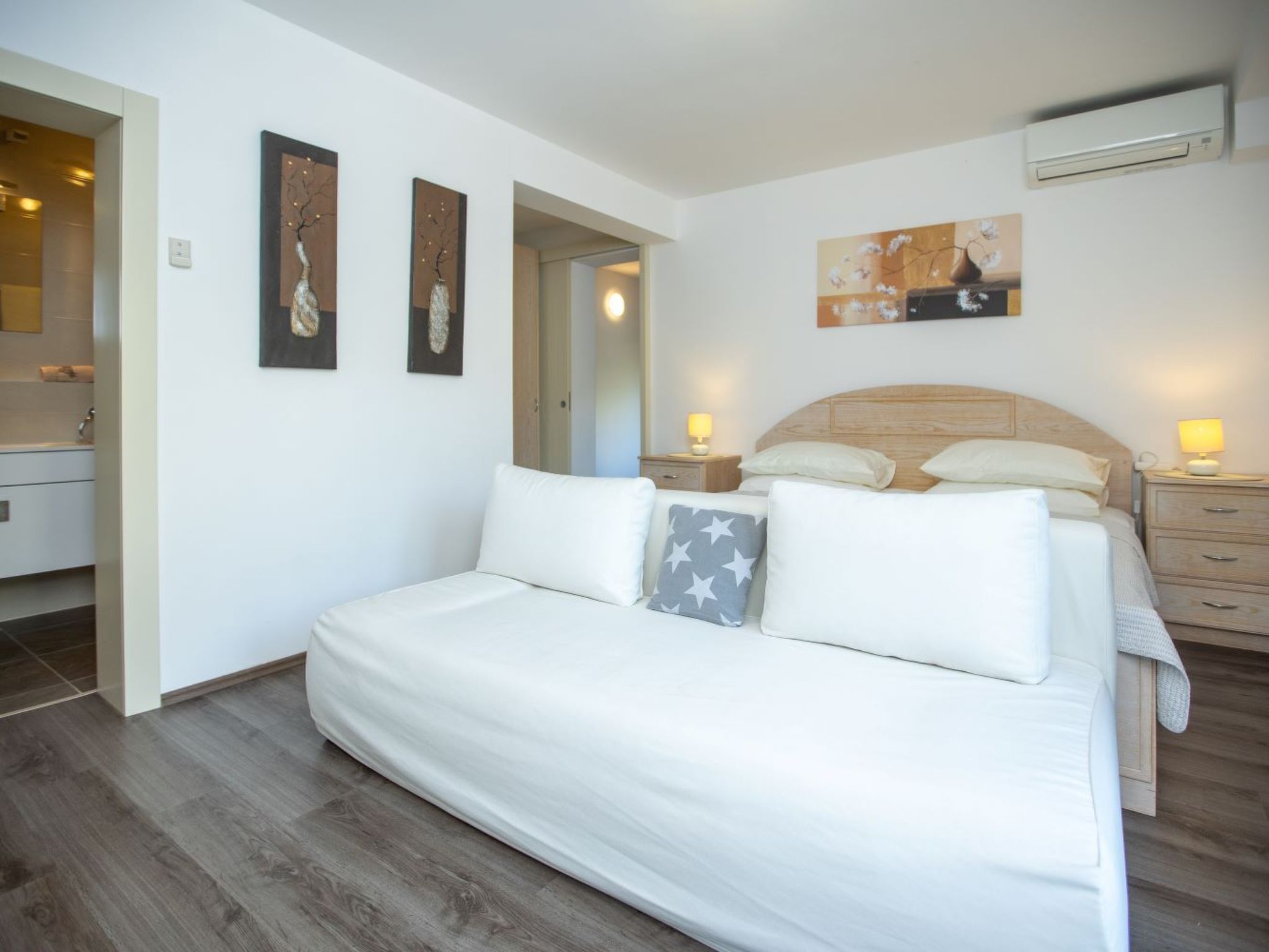 Appartement in Duće mit Großem Balkon