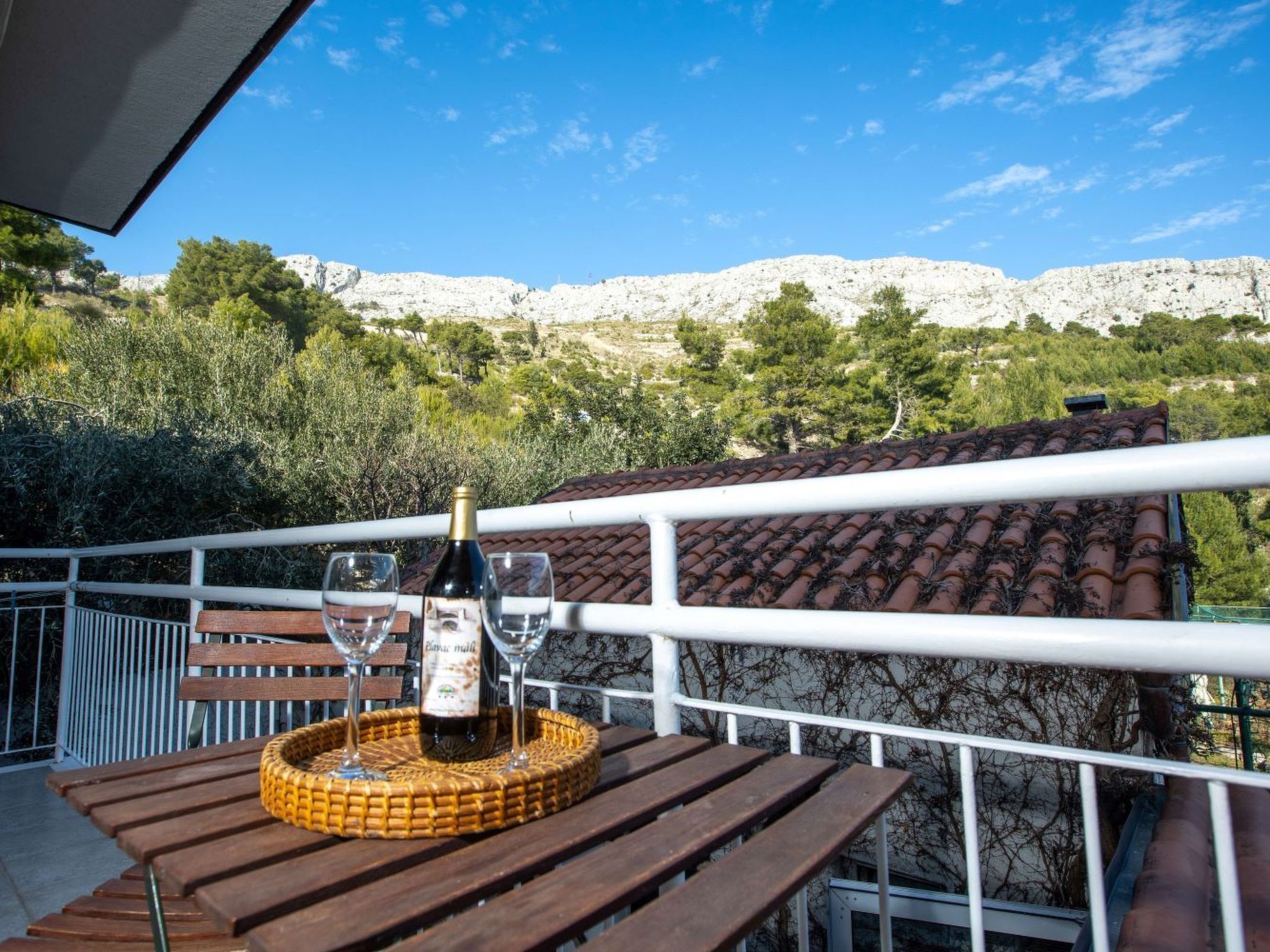 Appartement in Duće mit Großem Balkon-Buiten