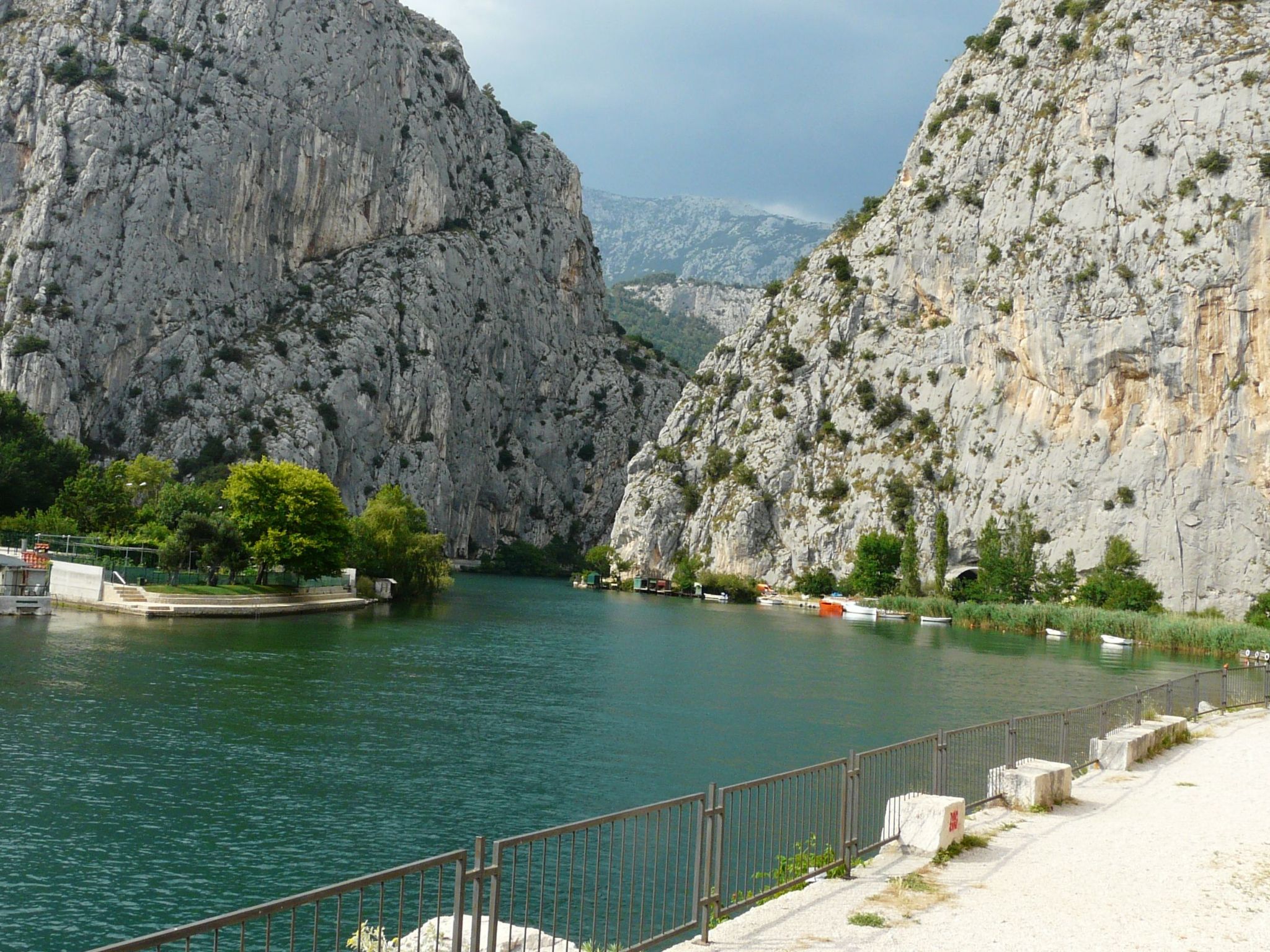 Appartement in Duće mit Großem Balkon-Buiten