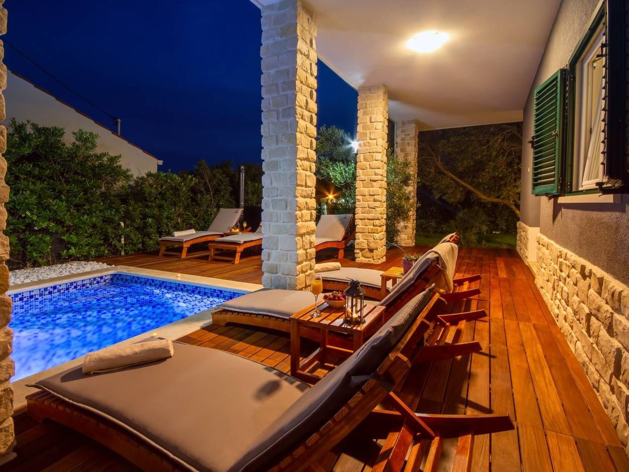 Haus in Stanići mit grünem Garten-Image-tags.info