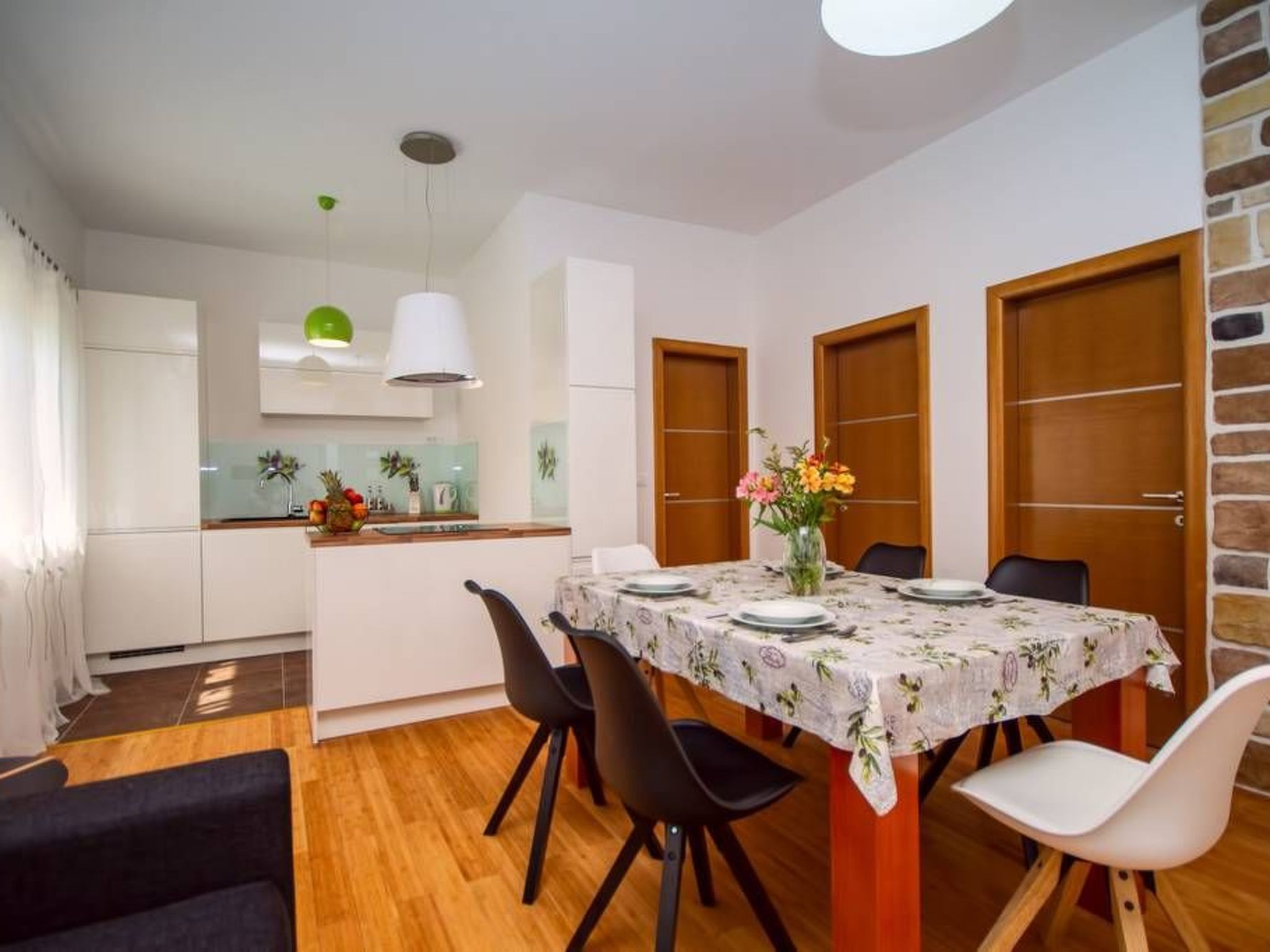 Haus in Stanići mit grünem Garten-Image-tags.info