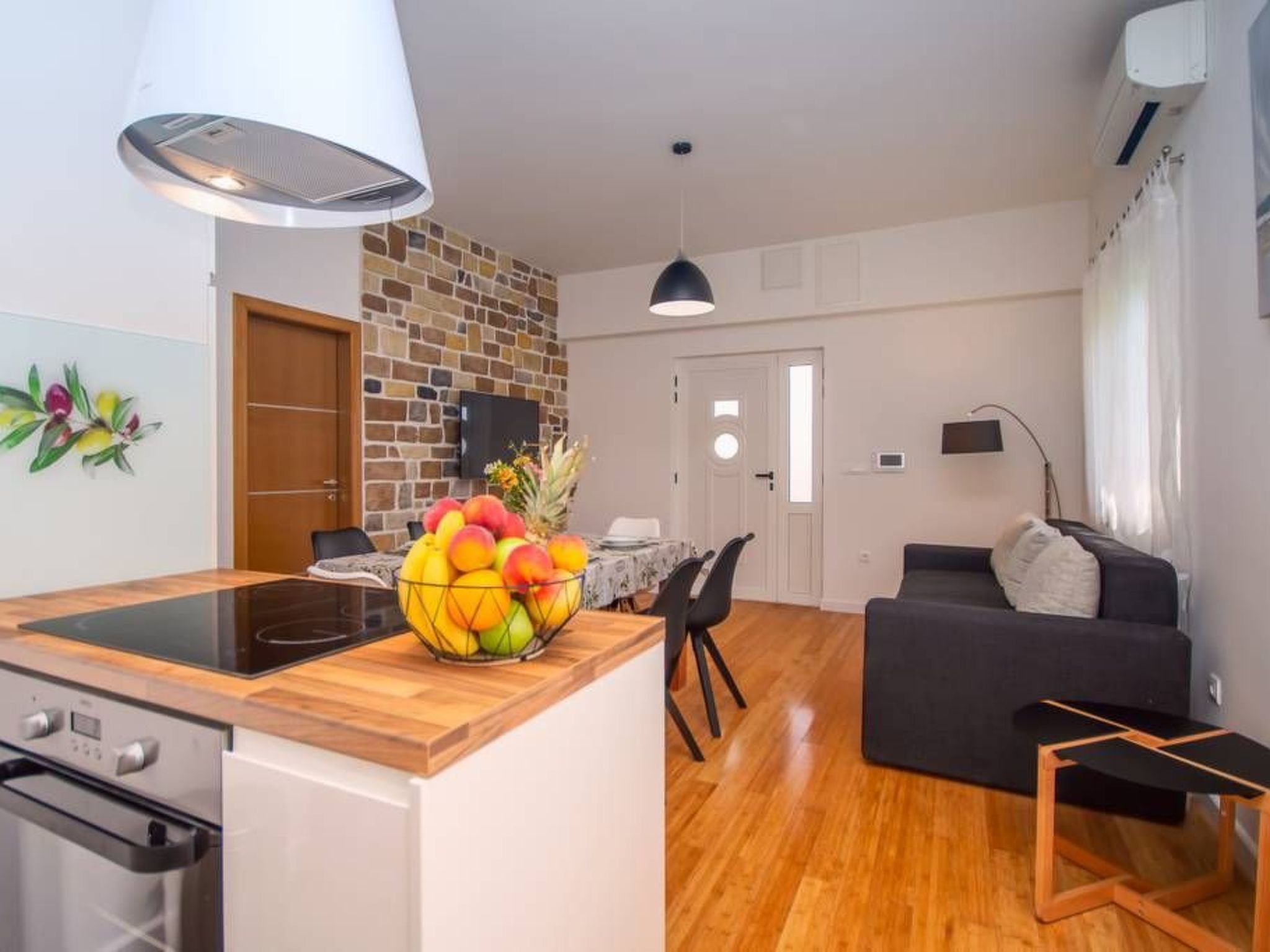 Haus in Stanići mit grünem Garten-Image-tags.info