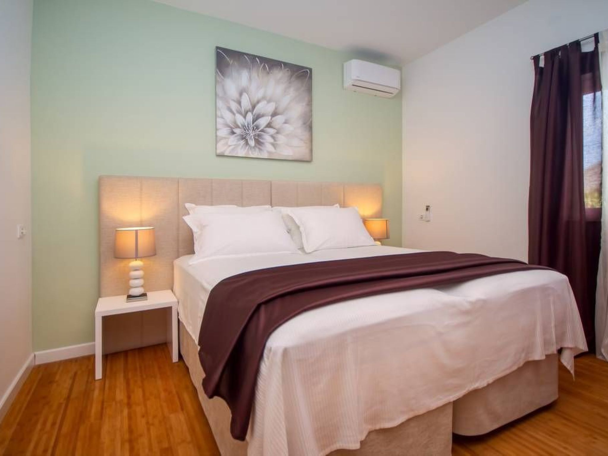 Haus in Stanići mit grünem Garten-Image-tags.info