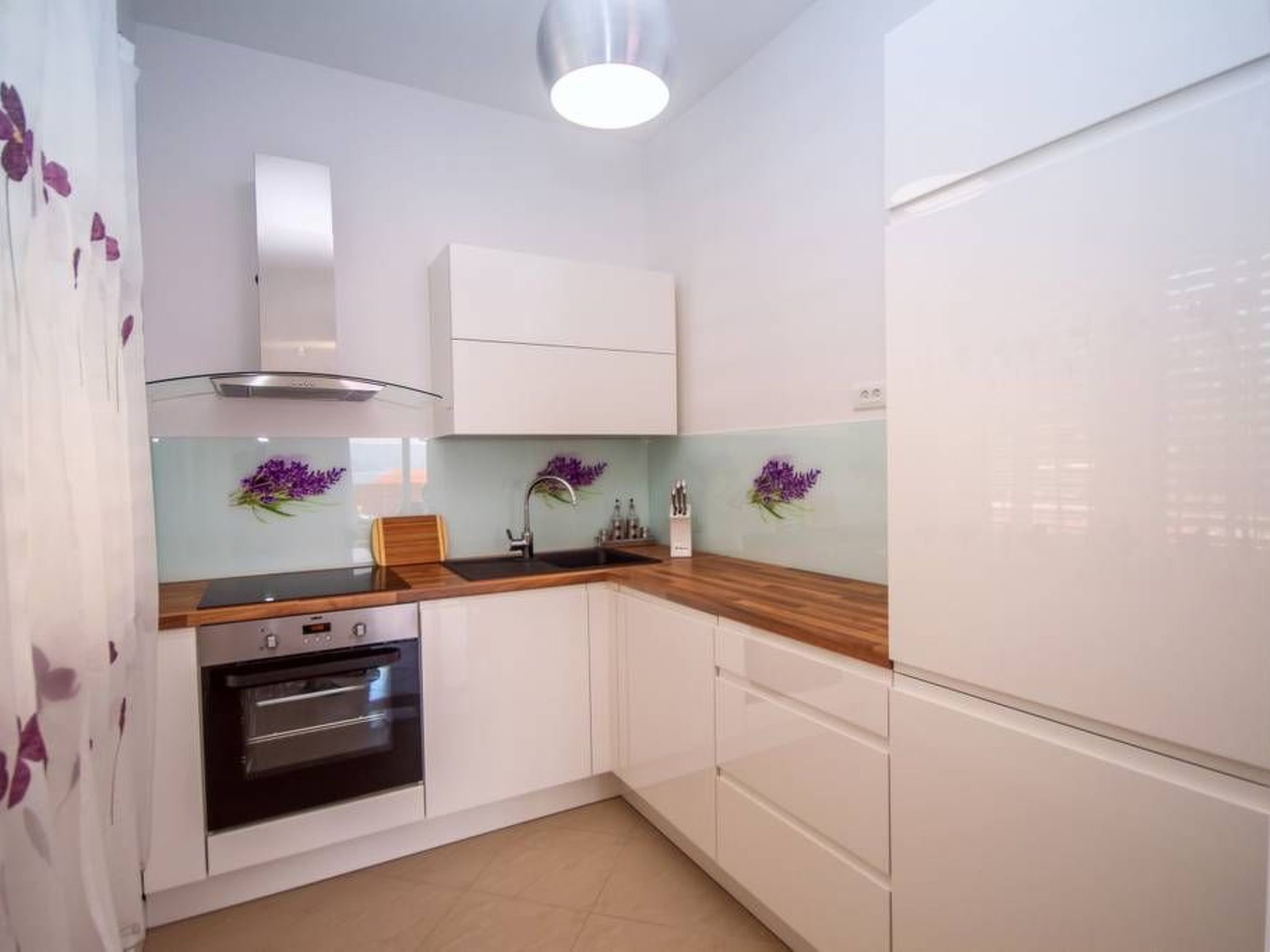 Haus in Stanići mit grünem Garten-Image-tags.info