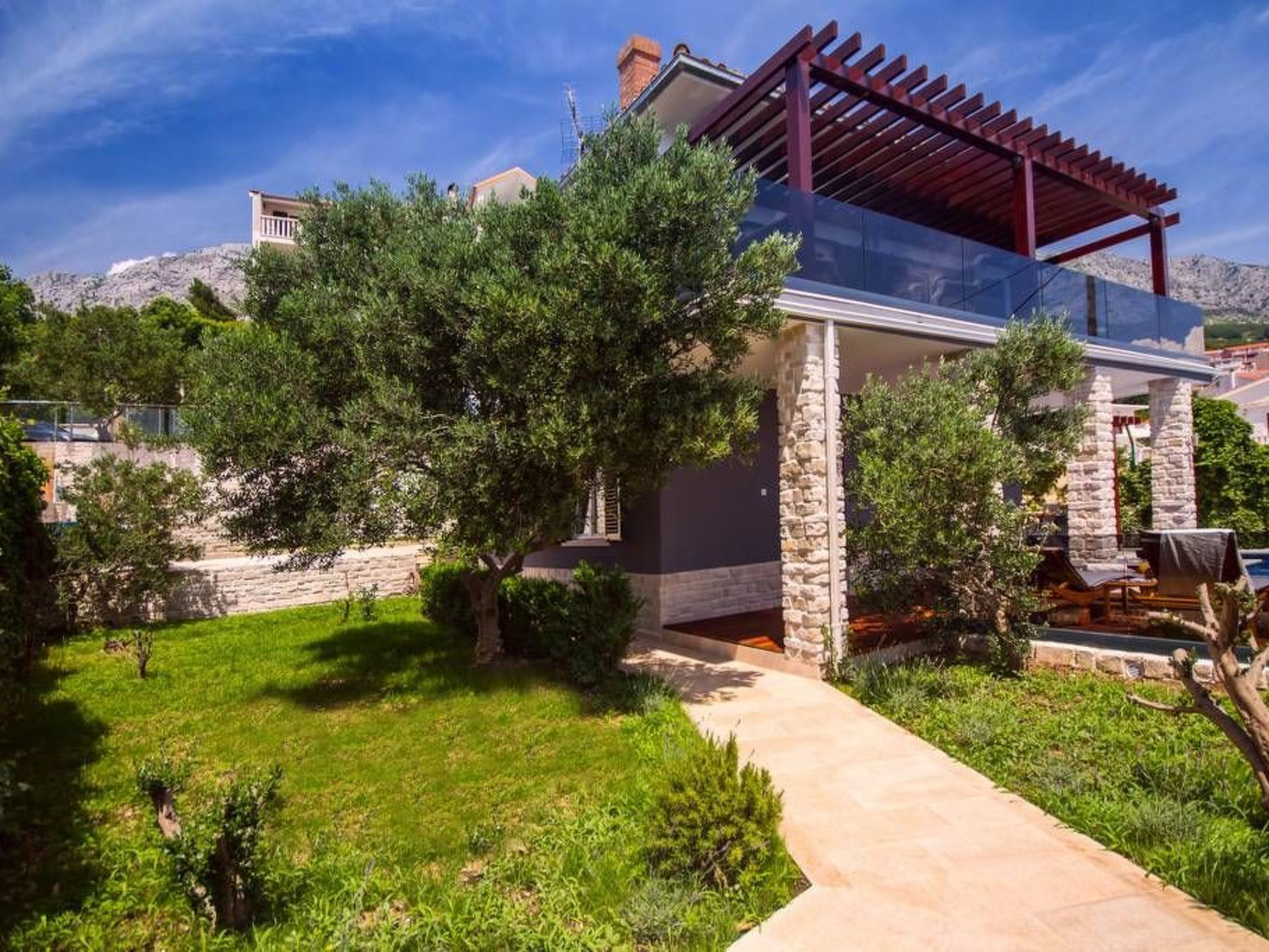 Haus in Stanići mit grünem Garten-Image-tags.info