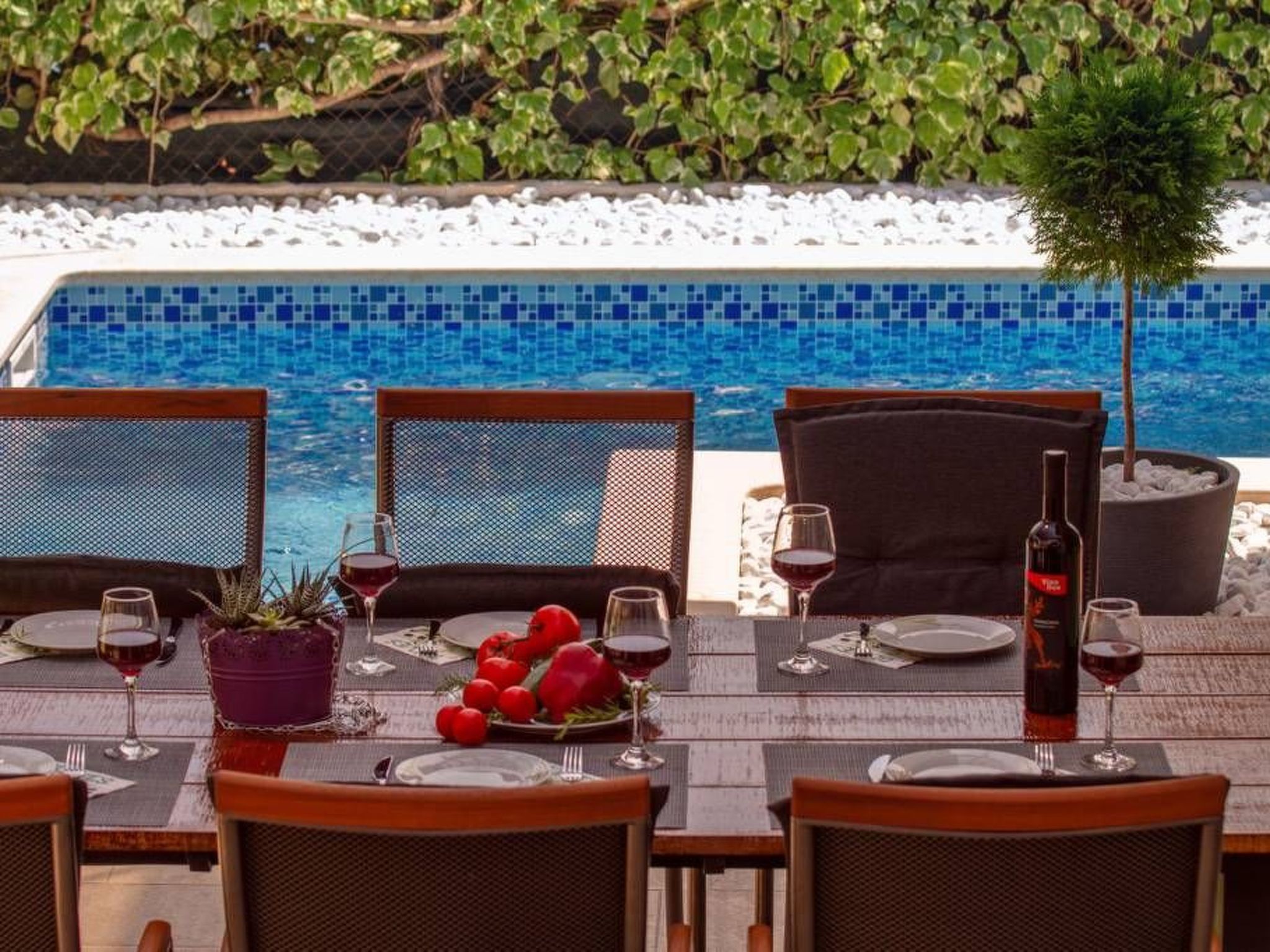 Haus in Stanići mit grünem Garten-Image-tags.info