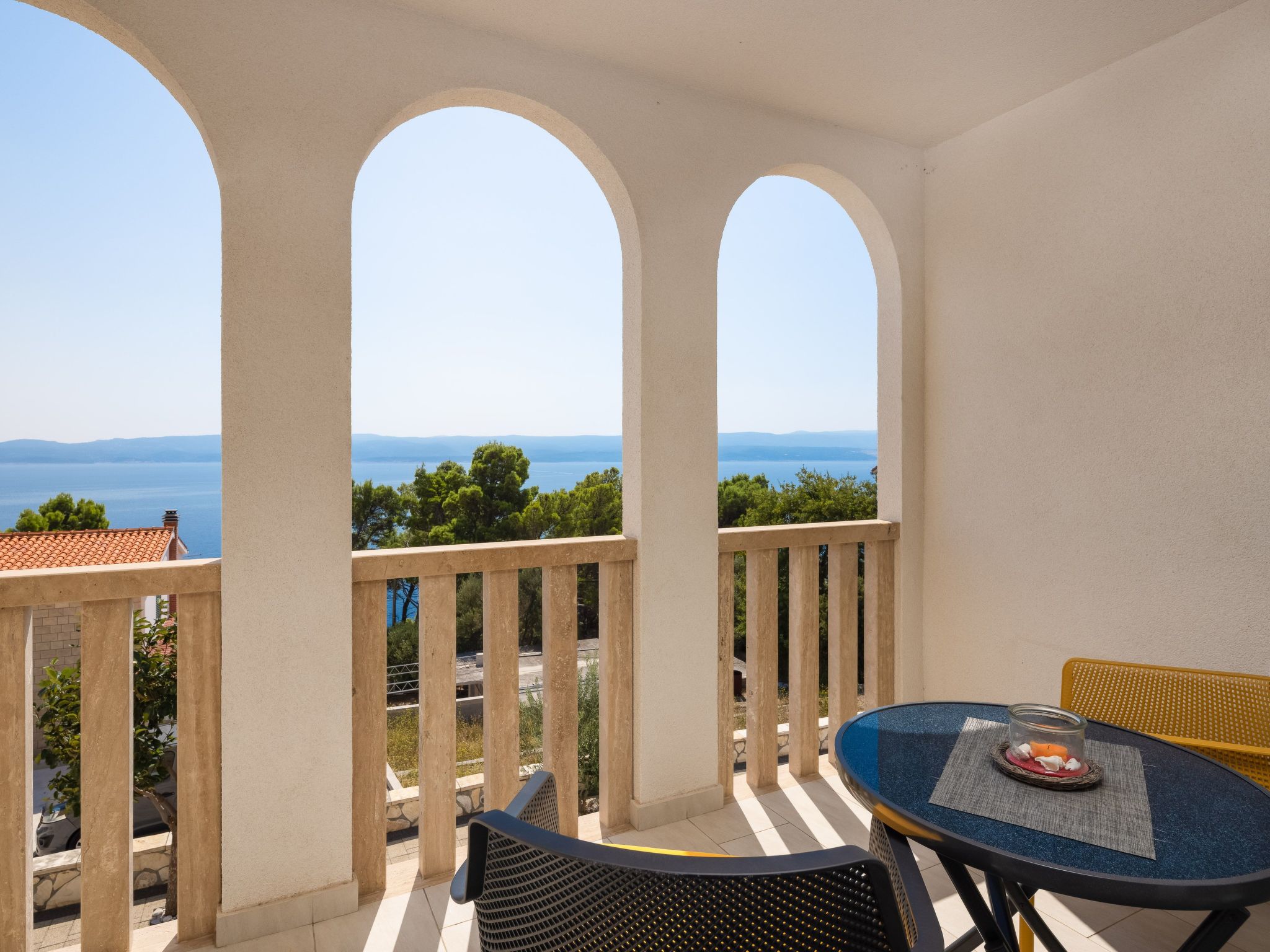 Moderne, helle Ferienwohnung mit Meerblick-Inside