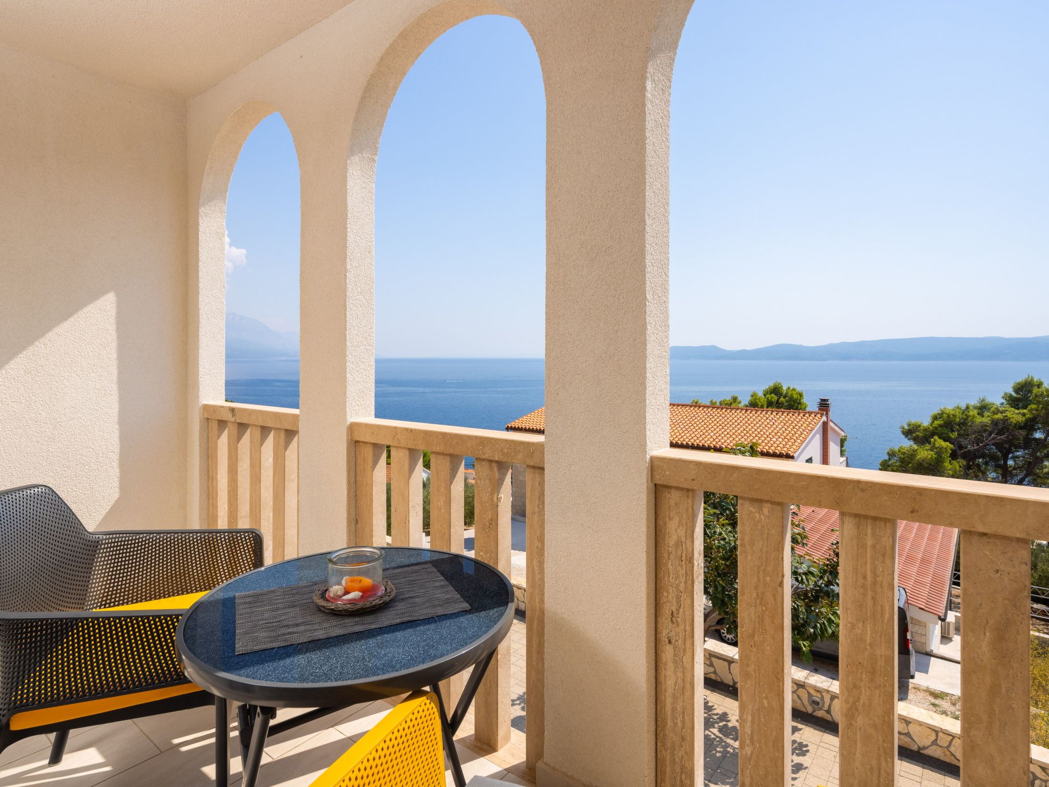 Moderne, helle Ferienwohnung mit Meerblick-Inside