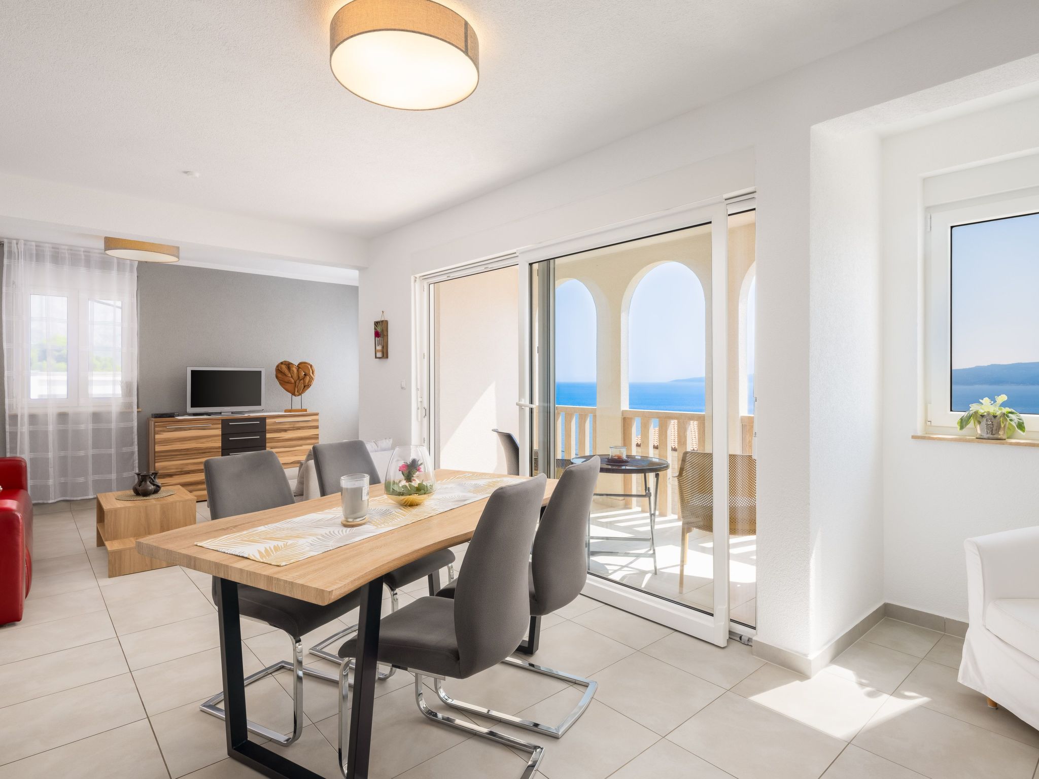 Moderne, helle Ferienwohnung mit Meerblick-Inside