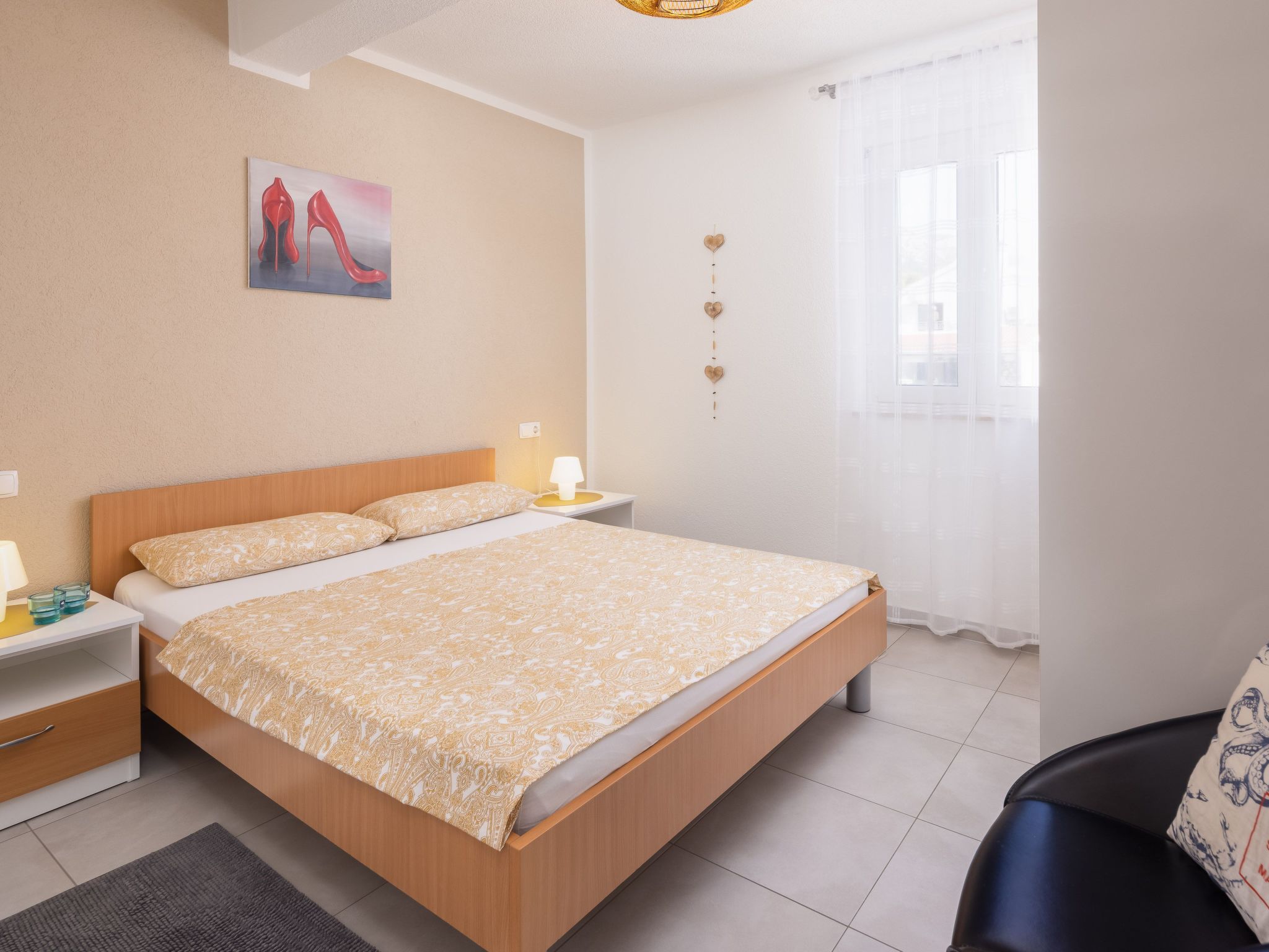 Moderne, helle Ferienwohnung mit Meerblick-Inside