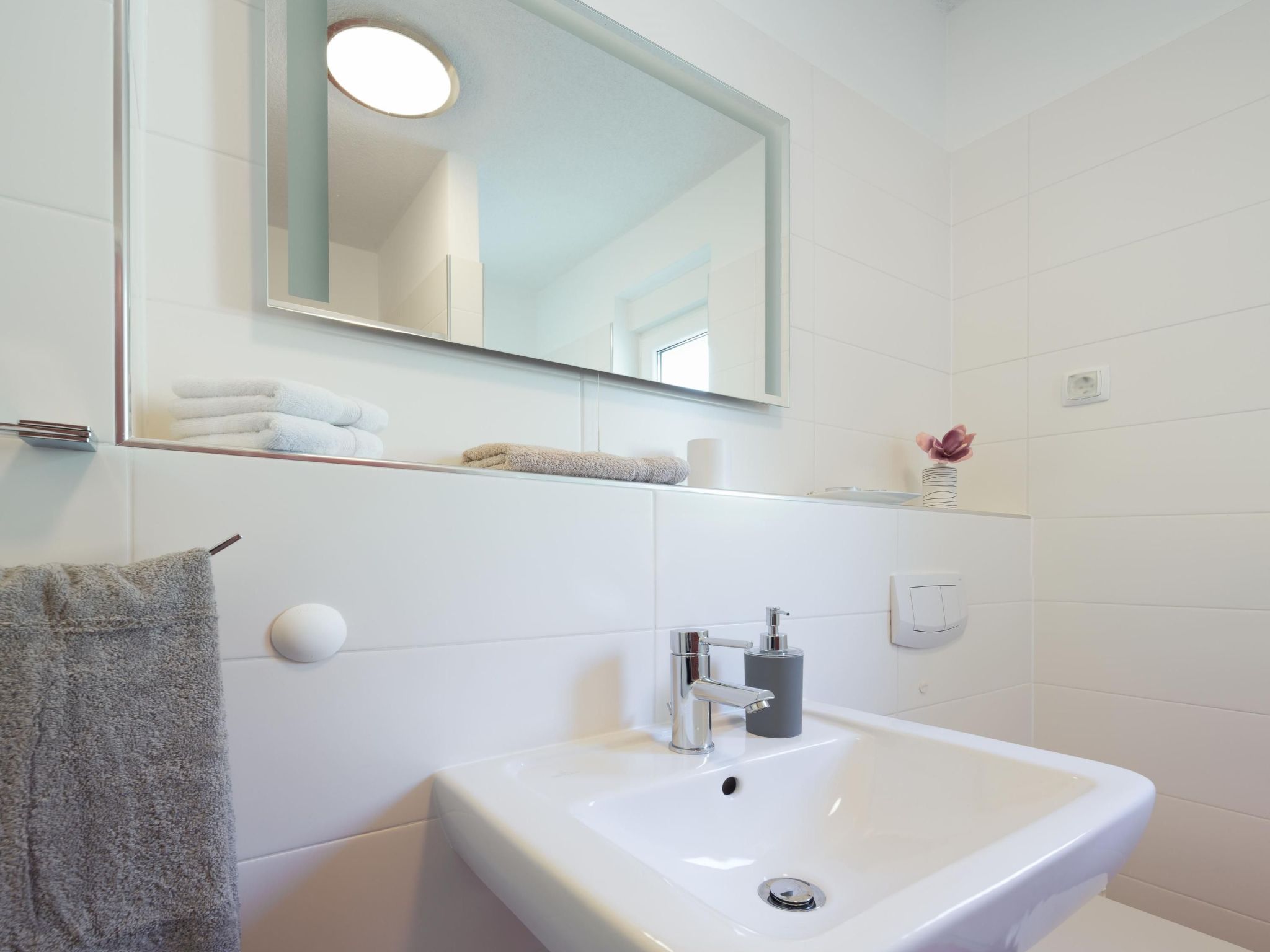 Moderne, helle Ferienwohnung mit Meerblick-Inside