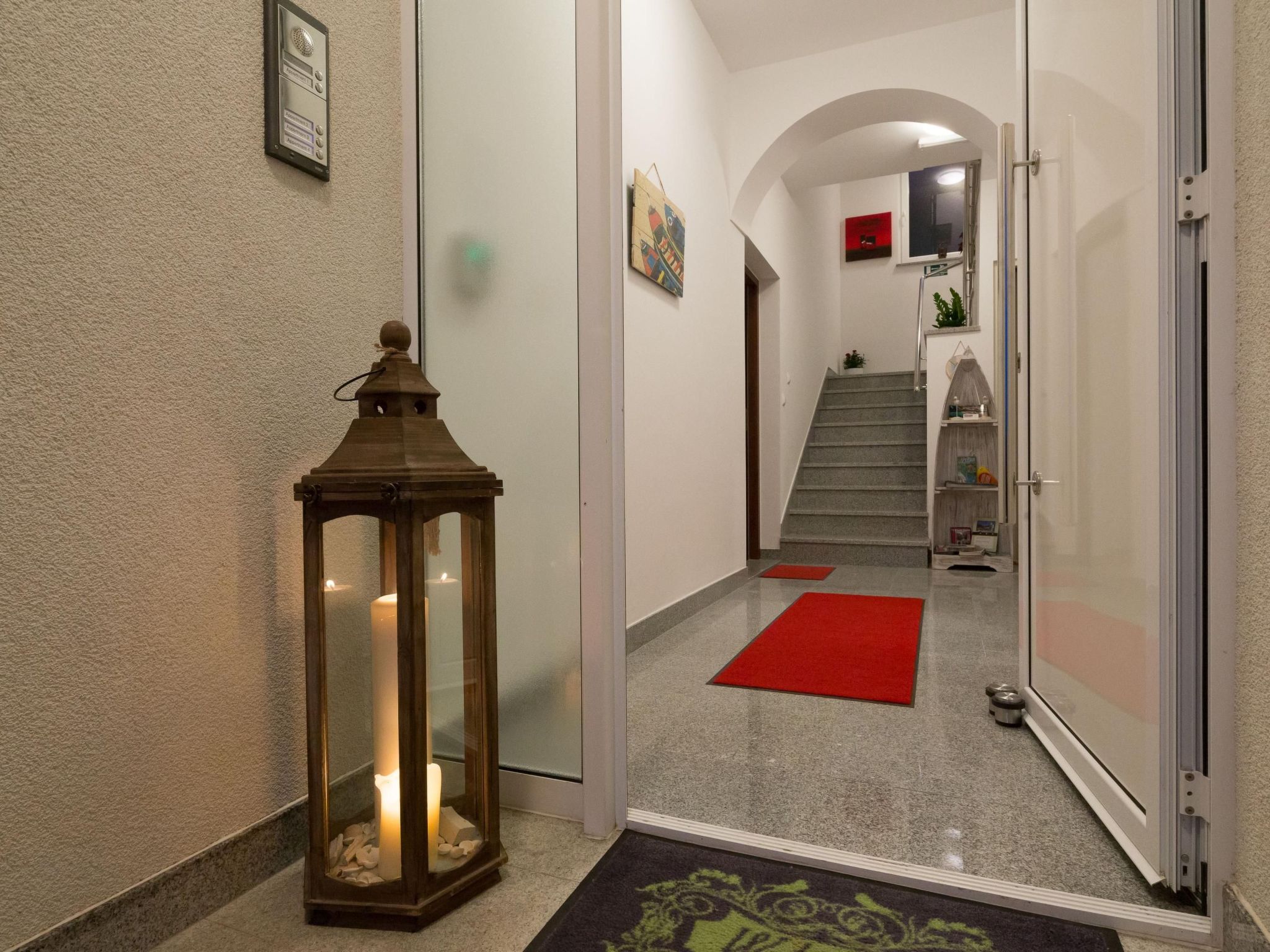 Moderne, helle Ferienwohnung mit Meerblick-Inside