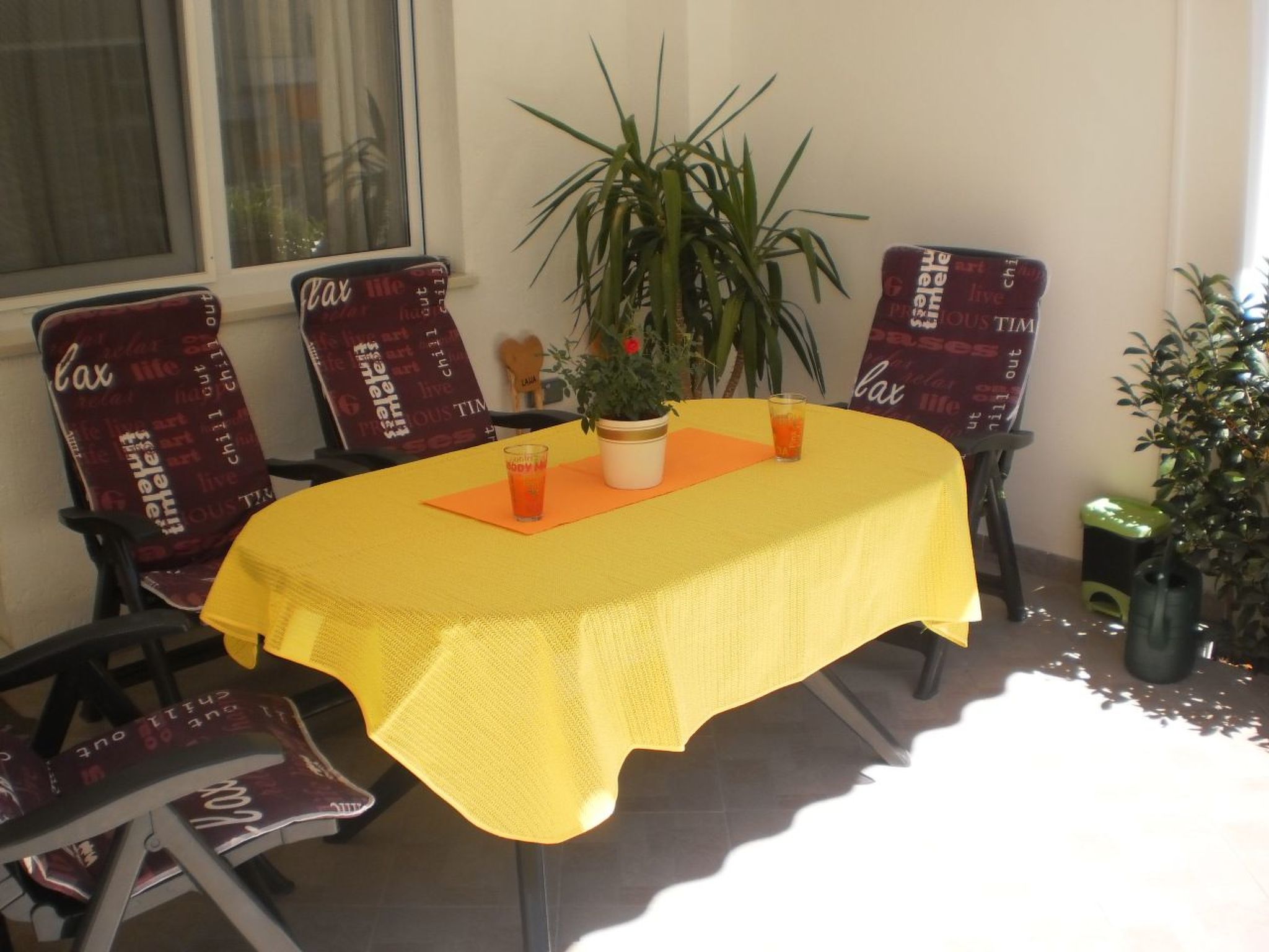 Moderne Ferienwohnung in Omiš mit Terrasse und Garten-Dedans