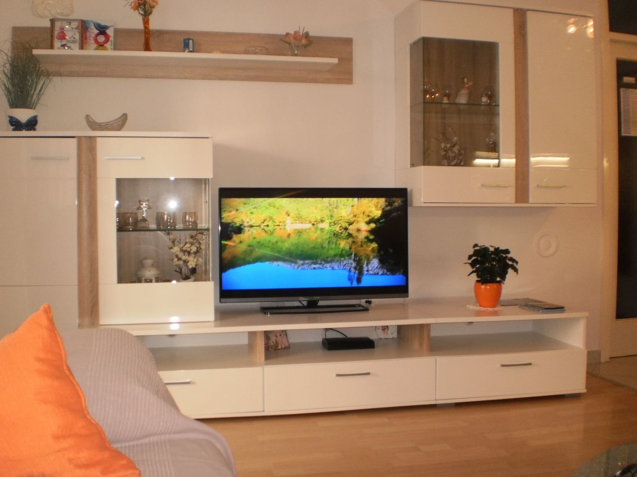 Moderne Ferienwohnung in Omiš mit Terrasse und Garten-Dedans