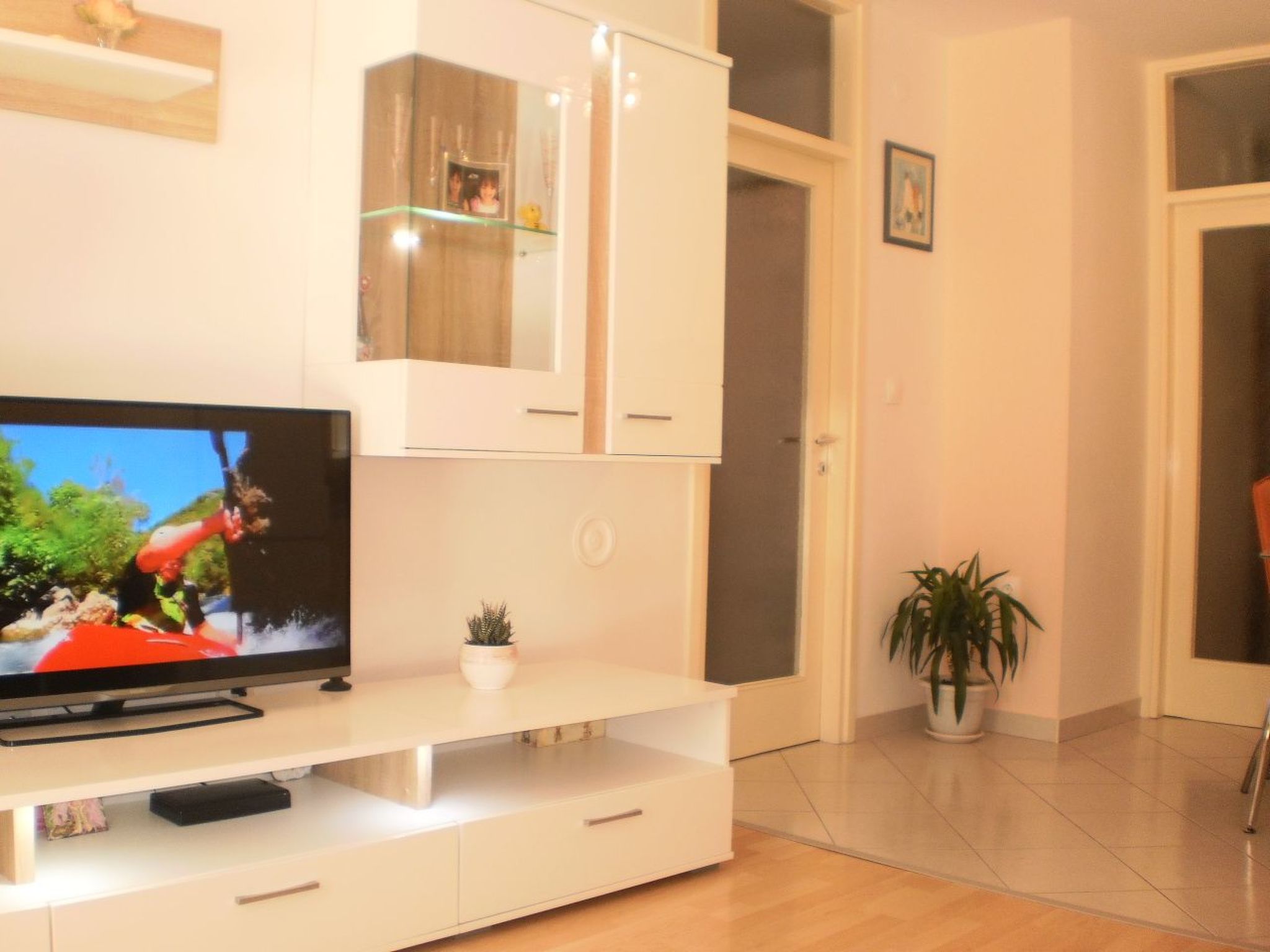 Moderne Ferienwohnung in Omiš mit Terrasse und Garten-Dedans