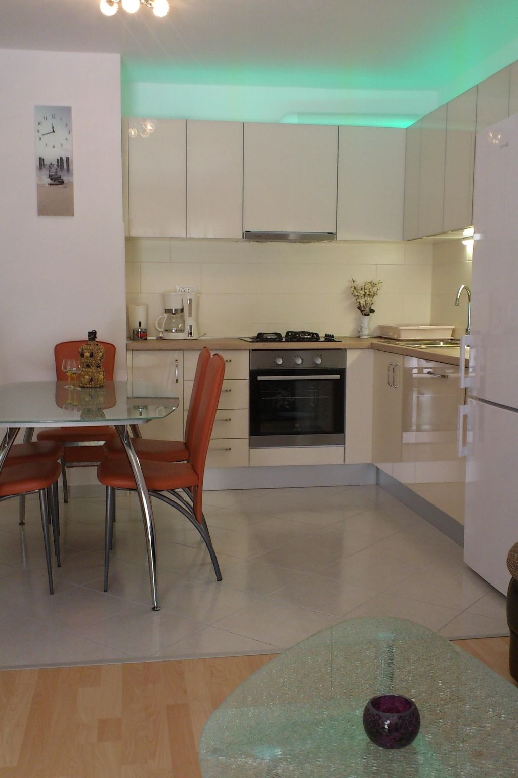 Moderne Ferienwohnung in Omiš mit Terrasse und Garten-Dedans